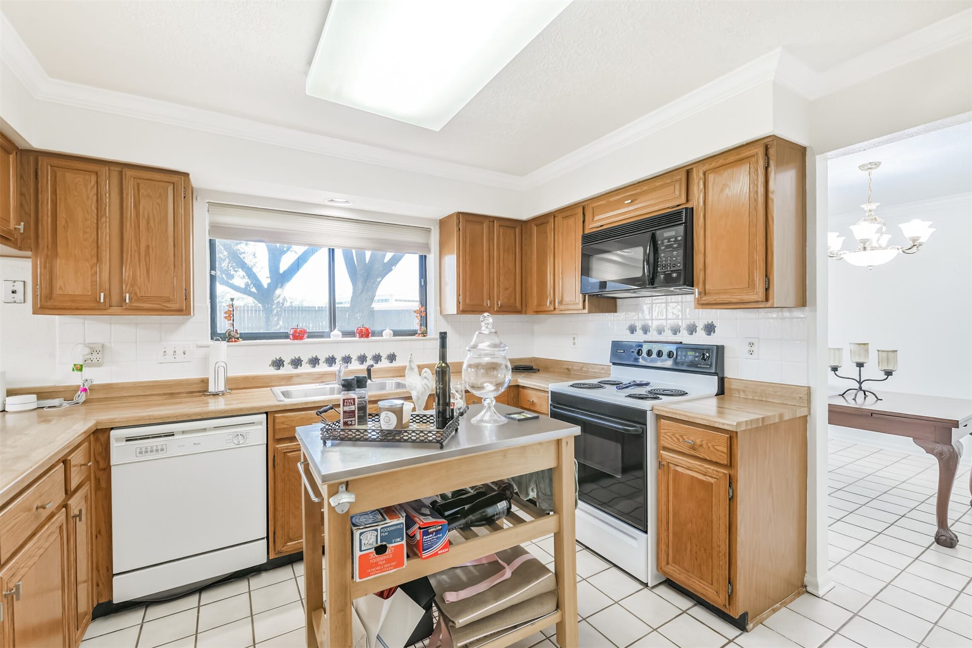 15730 Maple Manor Drive, Houston, TX 77095 Kitchen with removable island