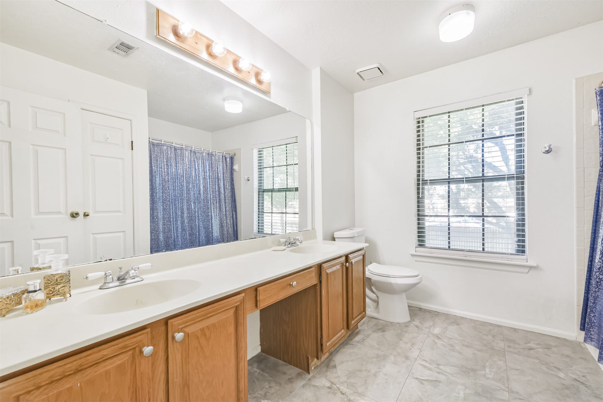 15730 Maple Manor Drive, Houston, TX 77095 Second bathroom bathroom