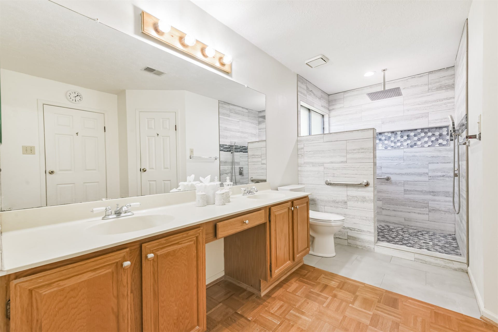 15730 Maple Manor Drive, Houston, TX 77095 Primary bathroom