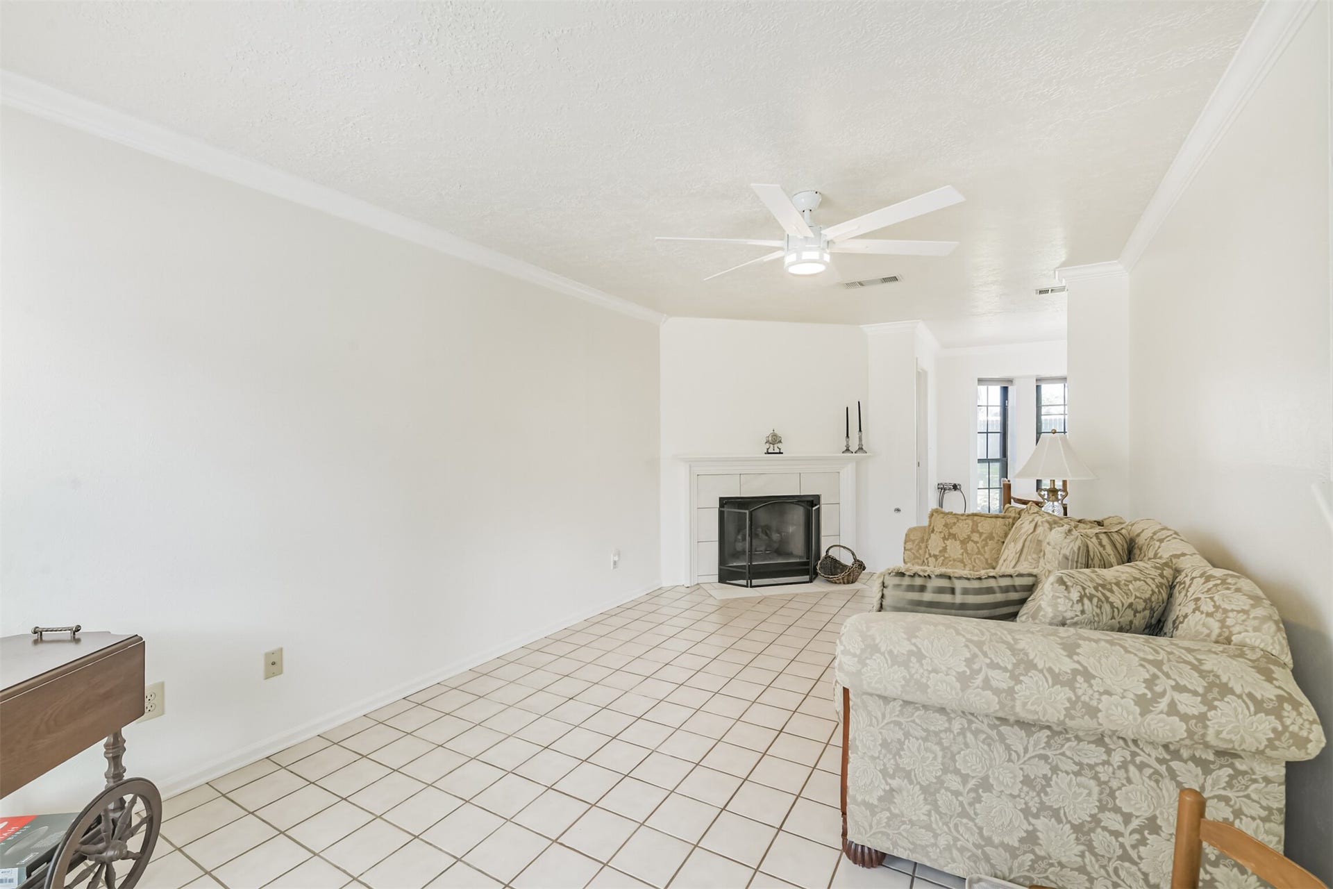 15730 Maple Manor Drive, Houston, TX 77095 Living room with fireplace