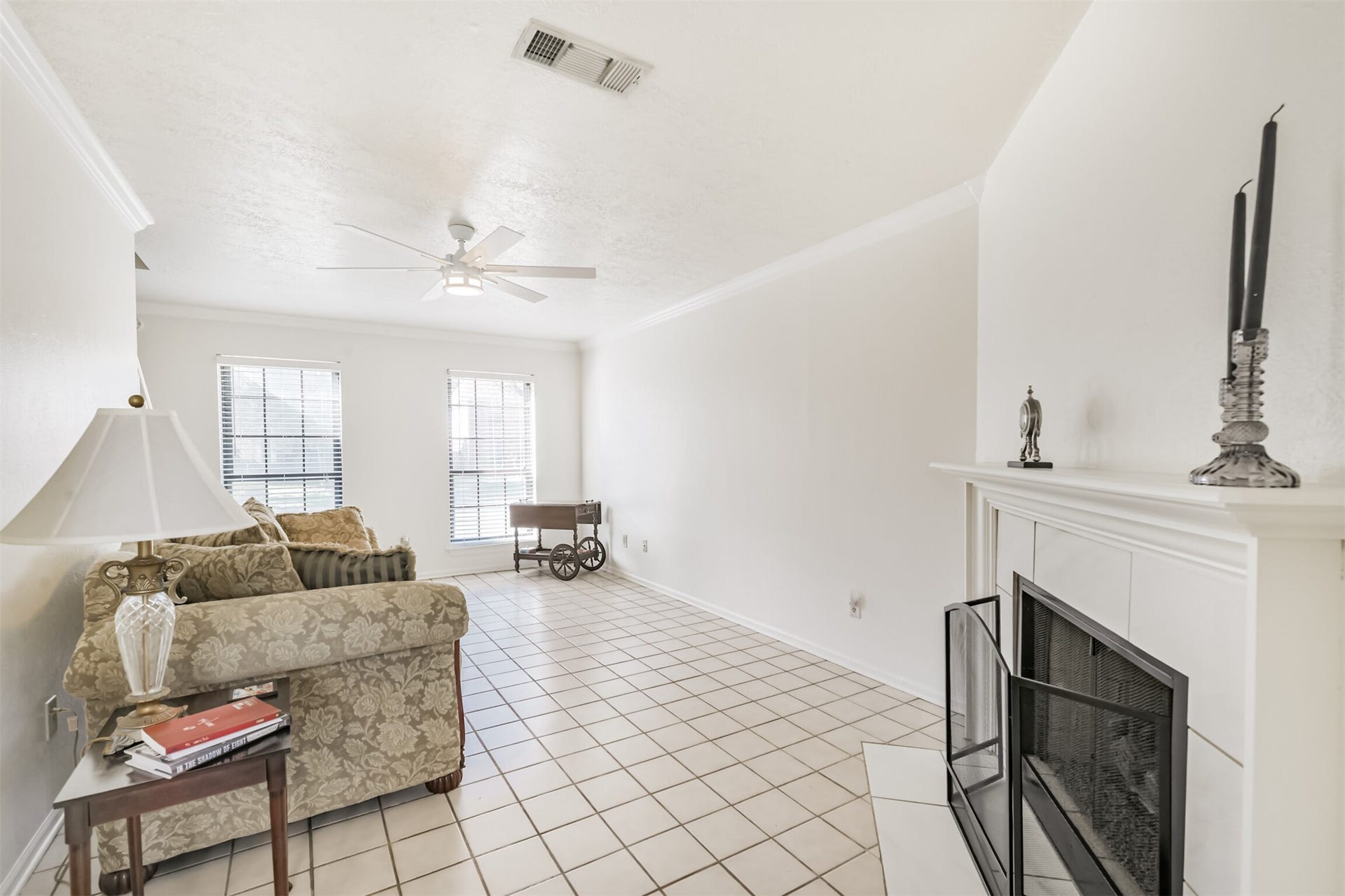 15730 Maple Manor Drive, Houston, TX 77095 living room