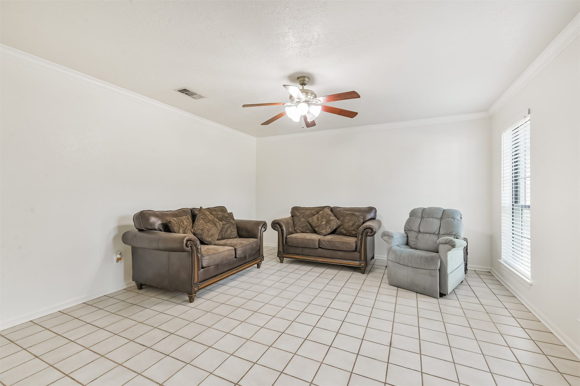 15730 Maple Manor Drive, Houston, TX 77095 Formal living room