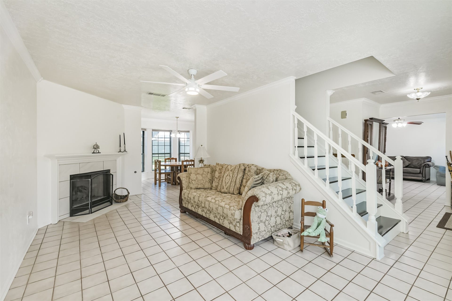 15730 Maple Manor Drive, Houston, TX 77095 Living room with fireplace
