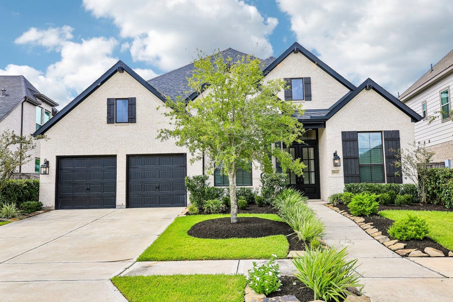 Property photo for 1923 Golden Leaf Drive, Missouri City, TX