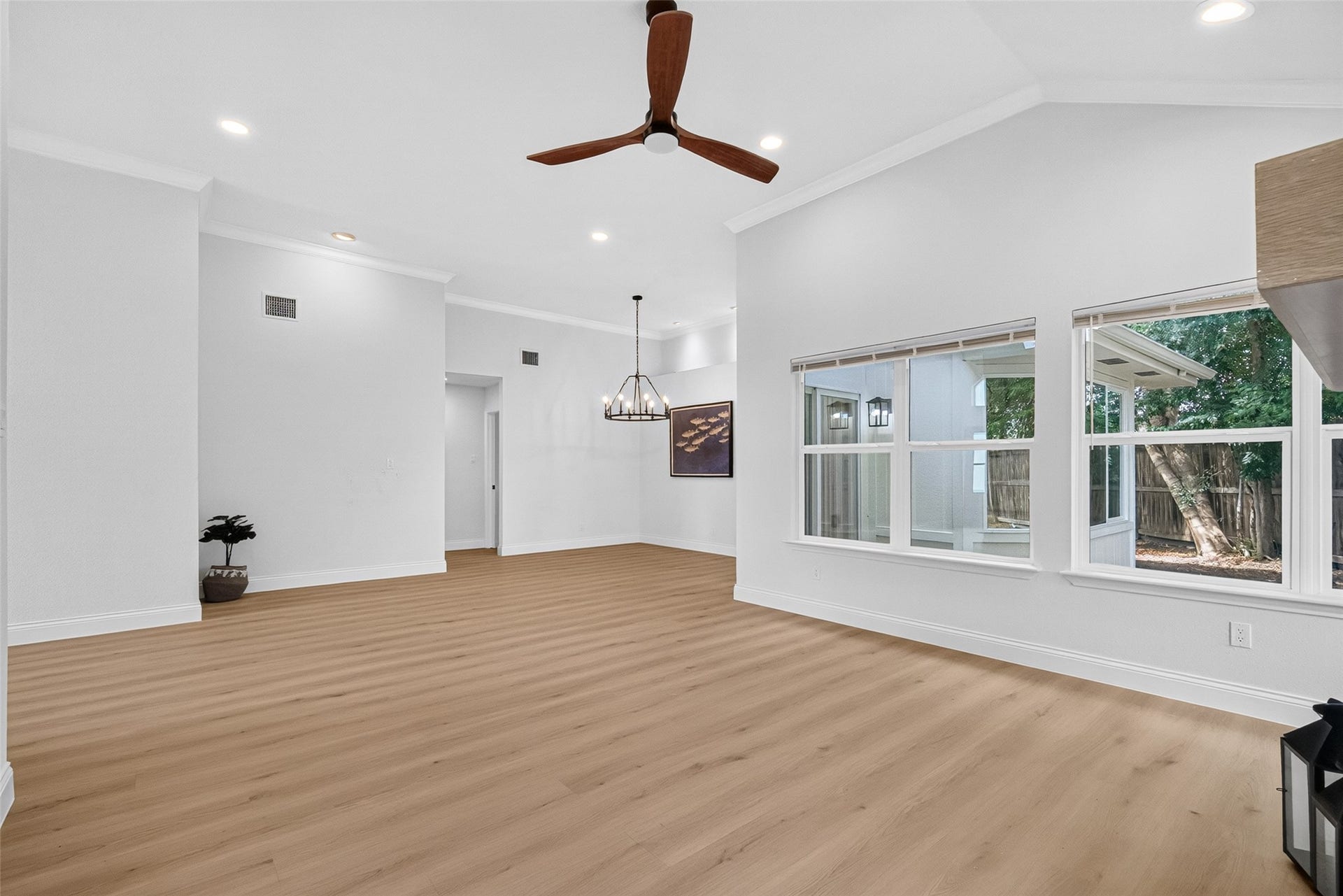 7842 Micheline Circle, Missouri City, TX 77071 Open floor plan with high ceiling featuring wide hallway with crown molding & refinished fireplace