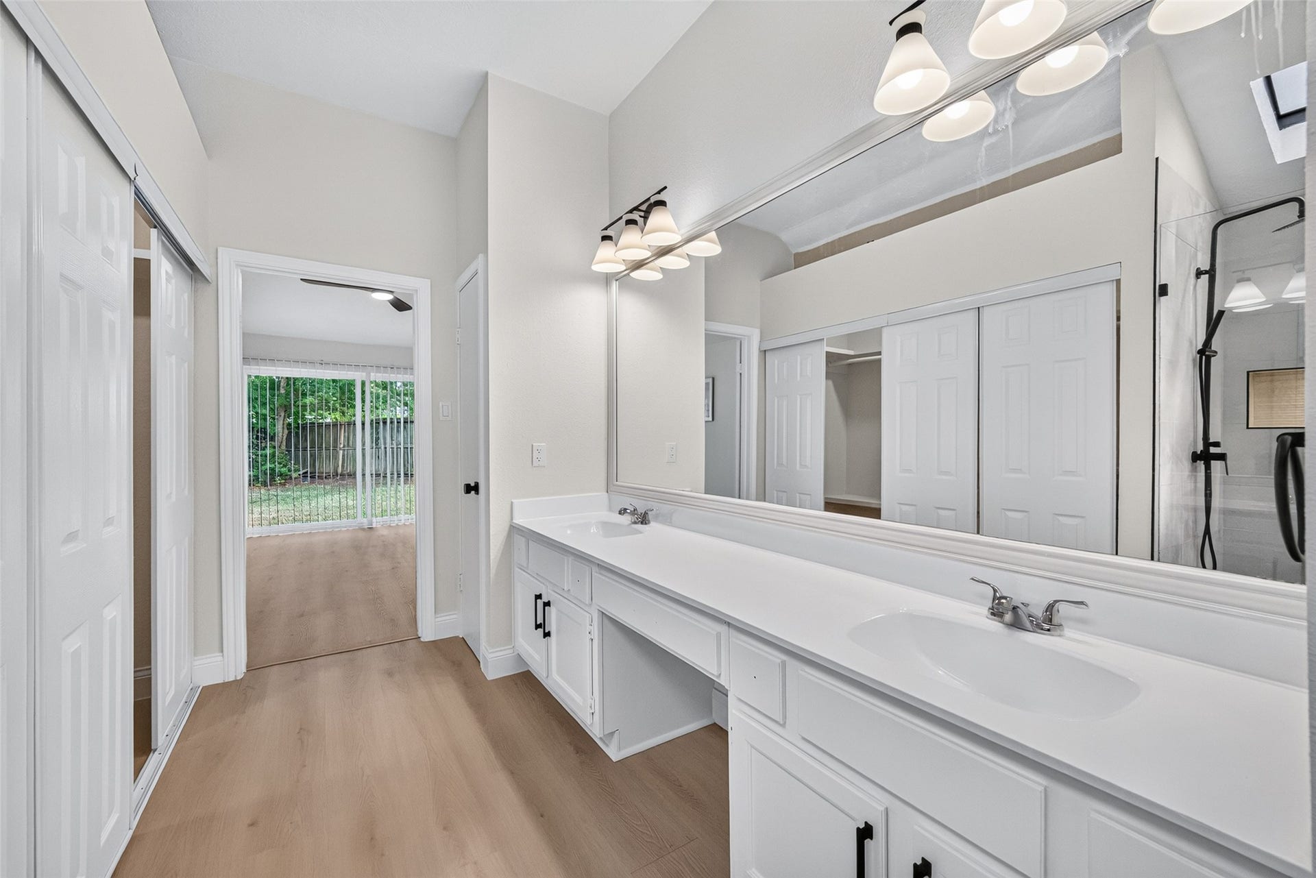 7842 Micheline Circle, Missouri City, TX 77071 Primary bath