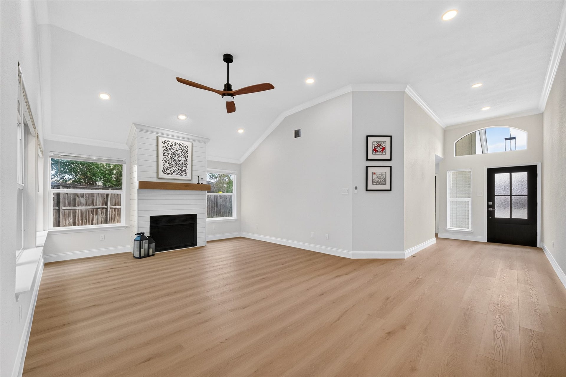 7842 Micheline Circle, Missouri City, TX 77071 Open floor plan with high ceiling featuring wide hallway with crown molding & refinished fireplace