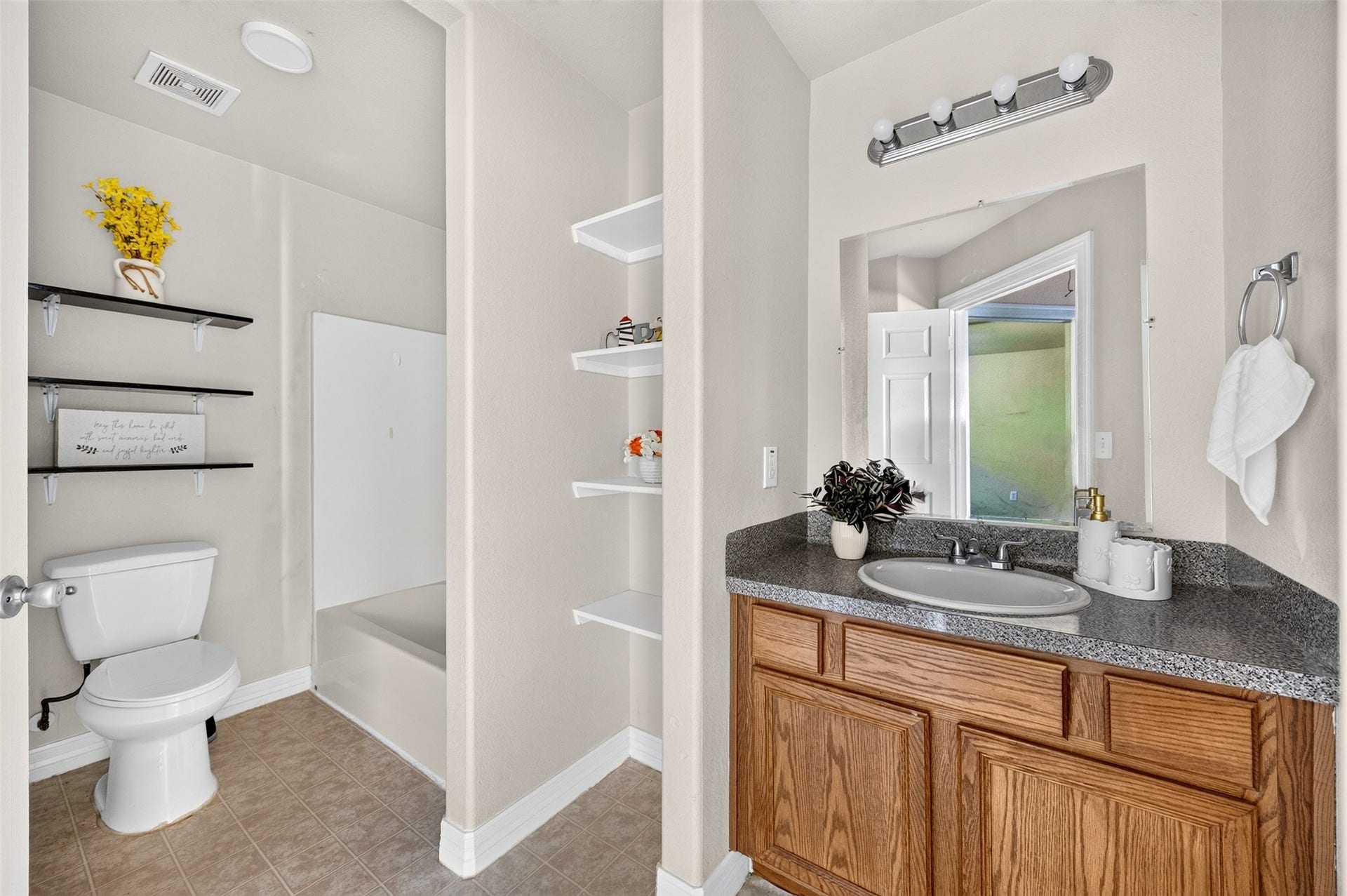 2820 28th Avenue N, Texas City, TX 77590