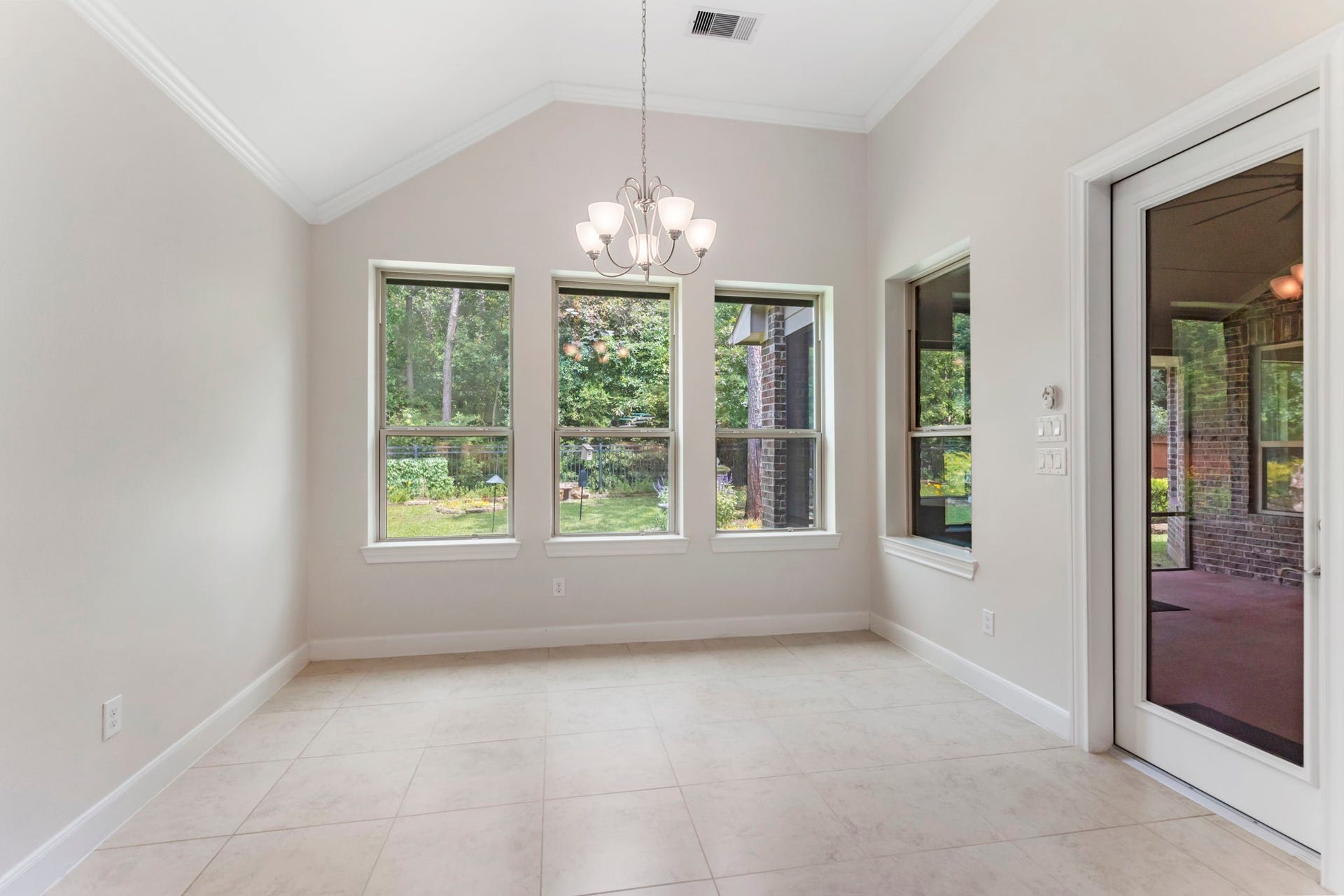 103 Blue Gilia Court, Montgomery, TX 77316 Breakfast room