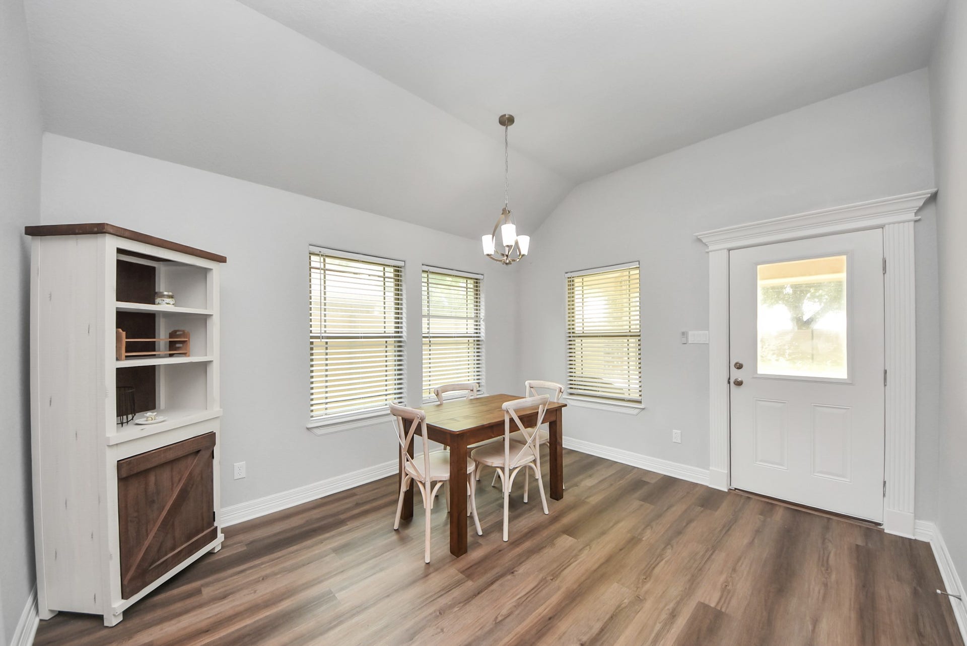 1023 S Anderson Street, Angleton, TX 77515 Dining space offering room for everyday meals and gatherings