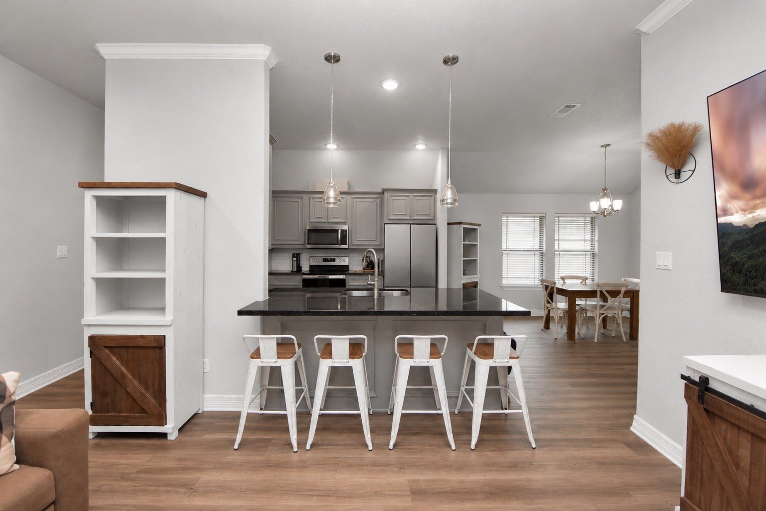 1023 S Anderson Street, Angleton, TX 77515 Spacious kitchen with a convenient breakfast bar for casual seating