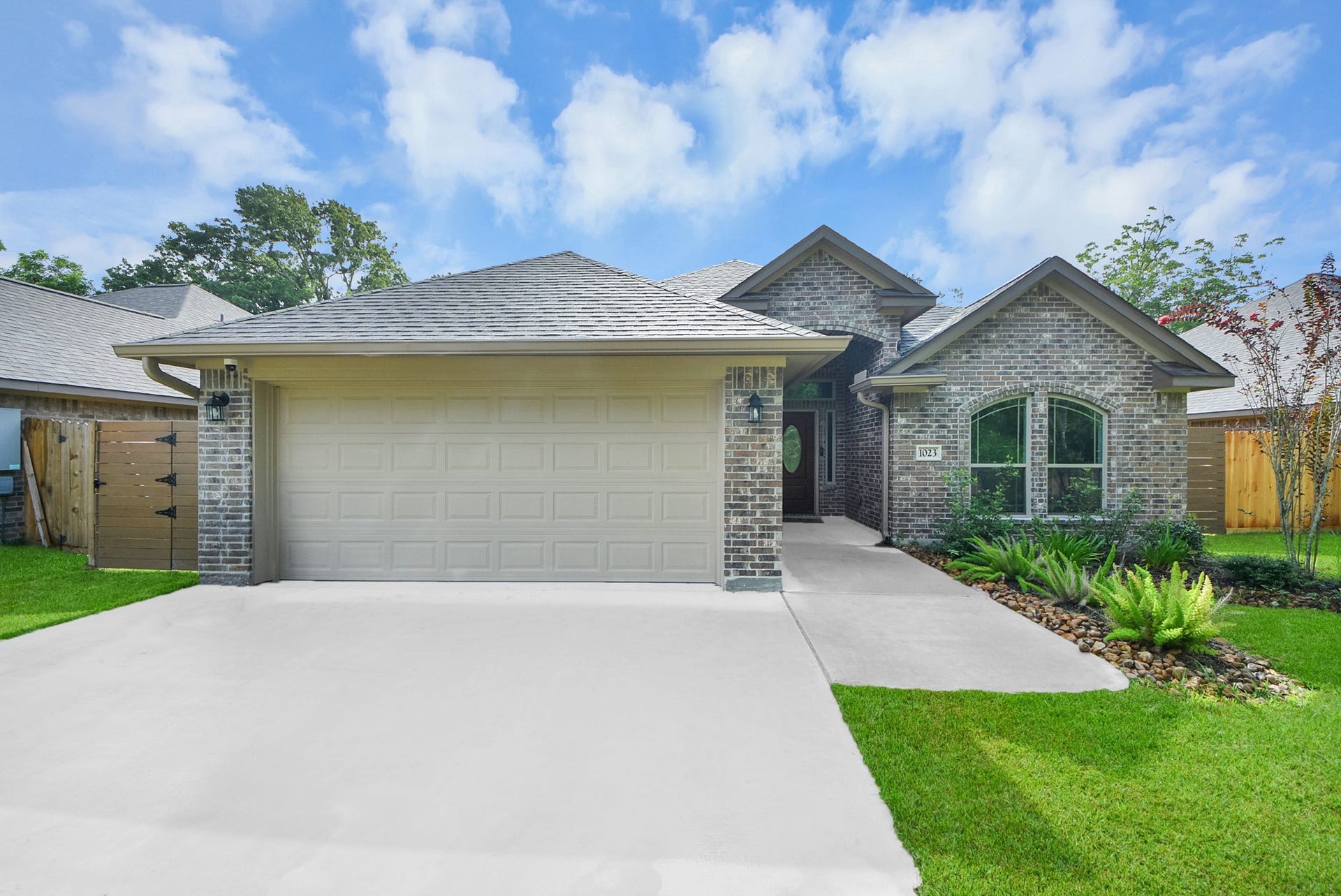 1023 S Anderson Street, Angleton, TX 77515 Welcome to 1023 S Anderson St.!