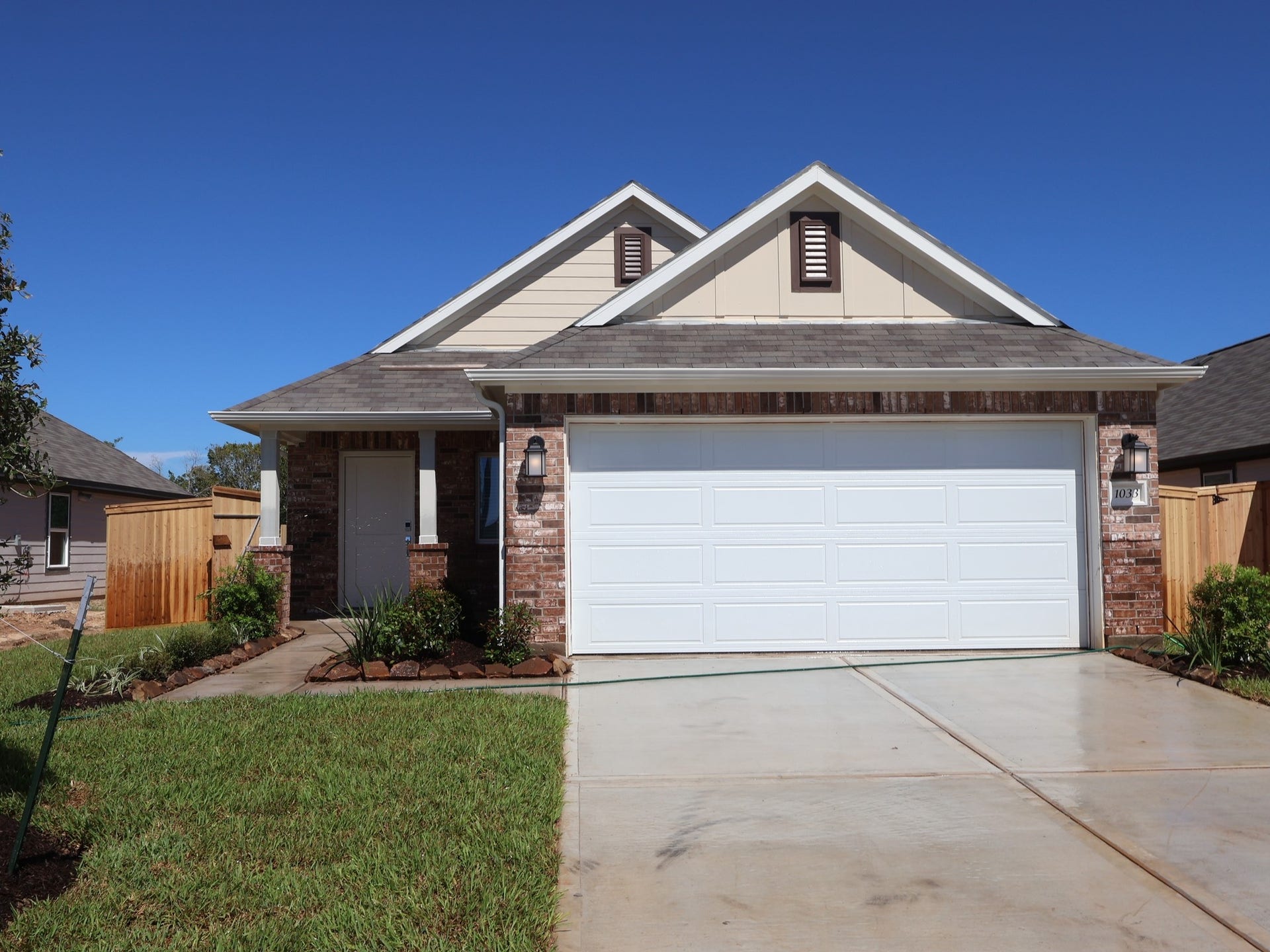 1033 Garnet Star Drive, La Marque, TX 77568 1033 Garnet Star Drive, La Marque, TX 77568