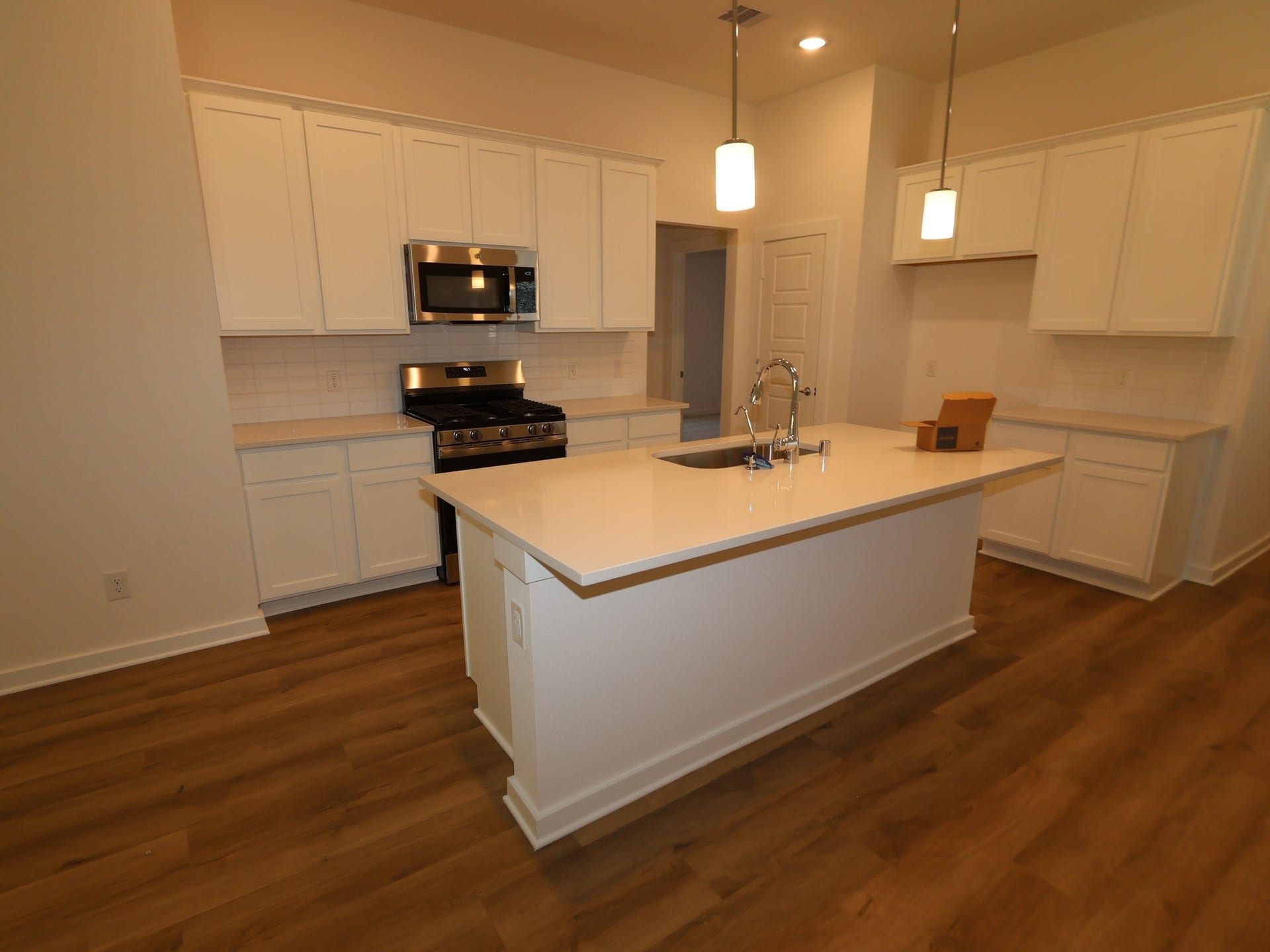 1033 Garnet Star Drive, La Marque, TX 77568 1033 Garnet Star Drive, La Marque, TX 77568