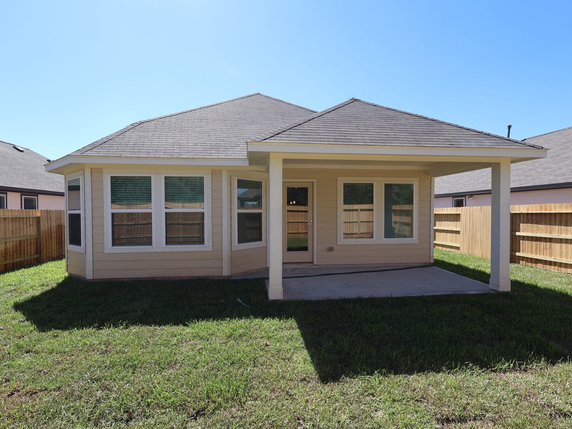 1033 Garnet Star Drive, La Marque, TX 77568 1033 Garnet Star Drive, La Marque, TX 77568