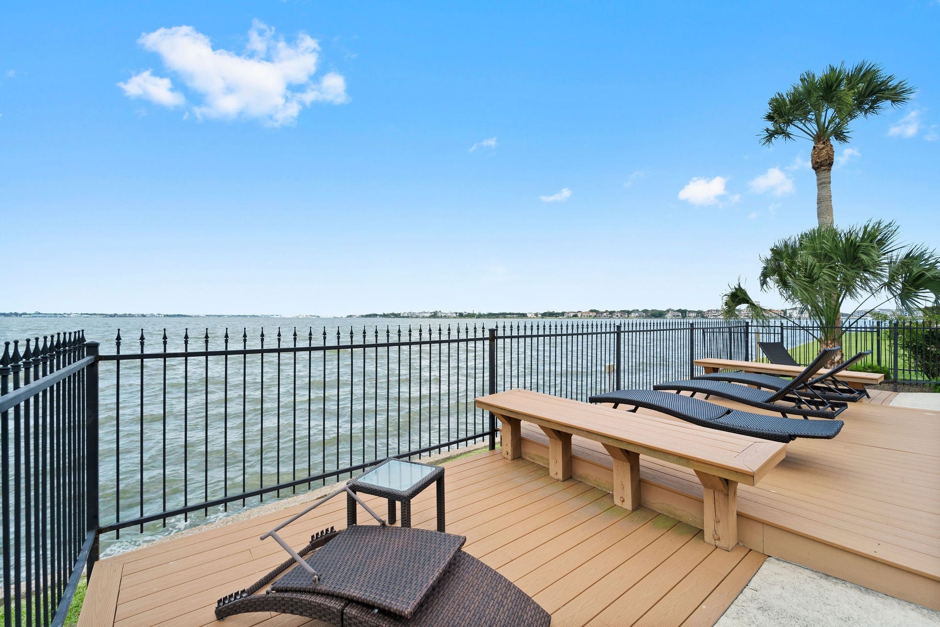309 Lakeside Lane, Houston, TX 77058