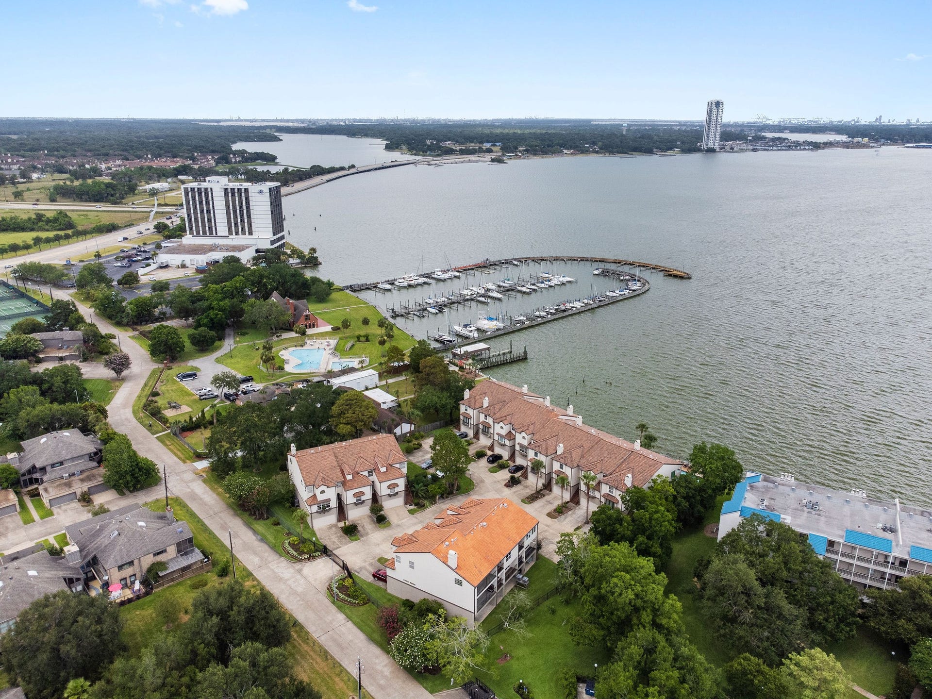 309 Lakeside Lane, Houston, TX 77058