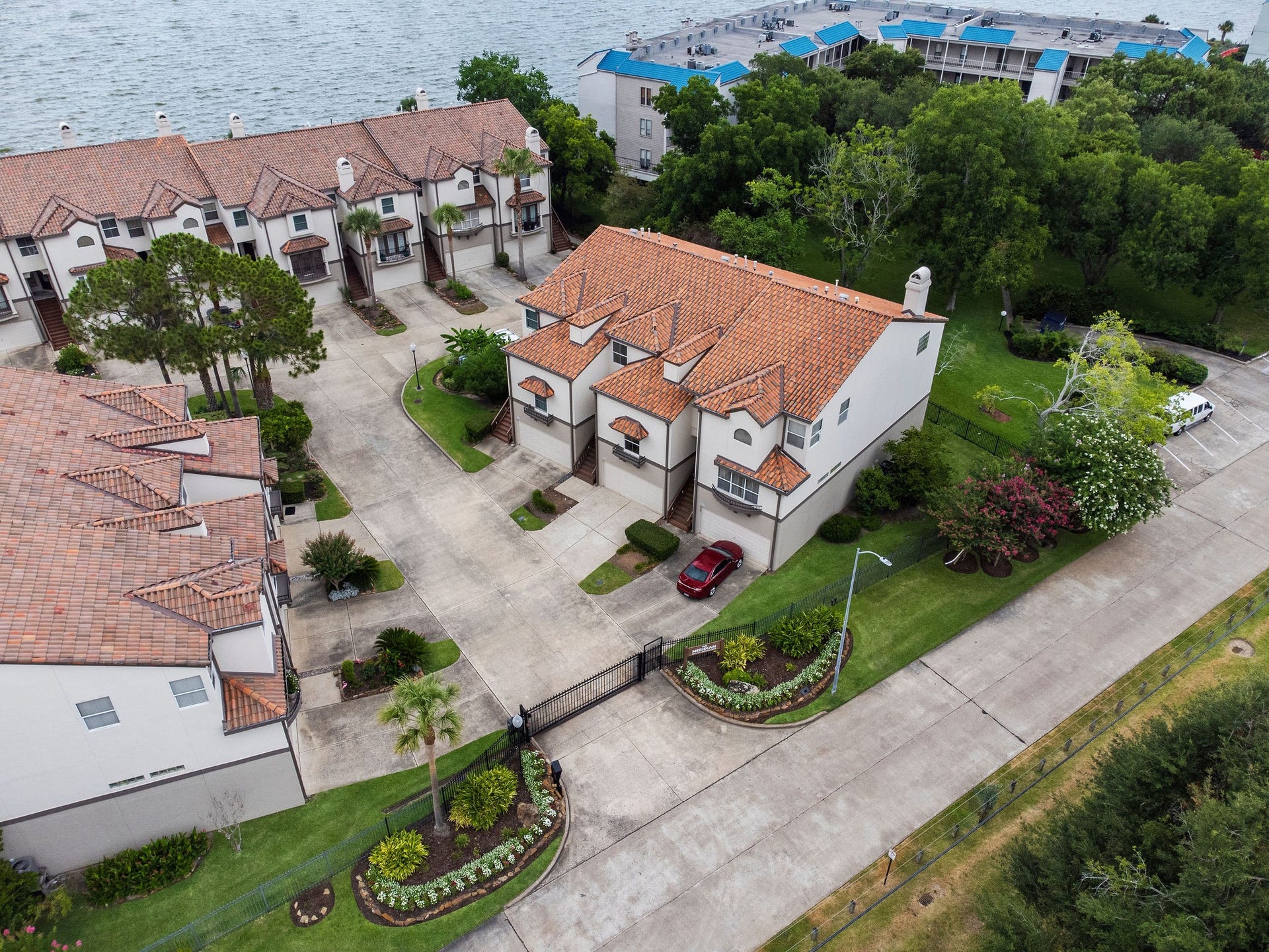 309 Lakeside Lane, Houston, TX 77058