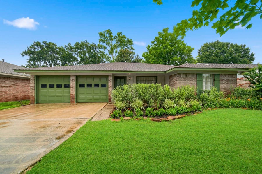 Property photo for 10658 Northbrook Drive, Houston, TX