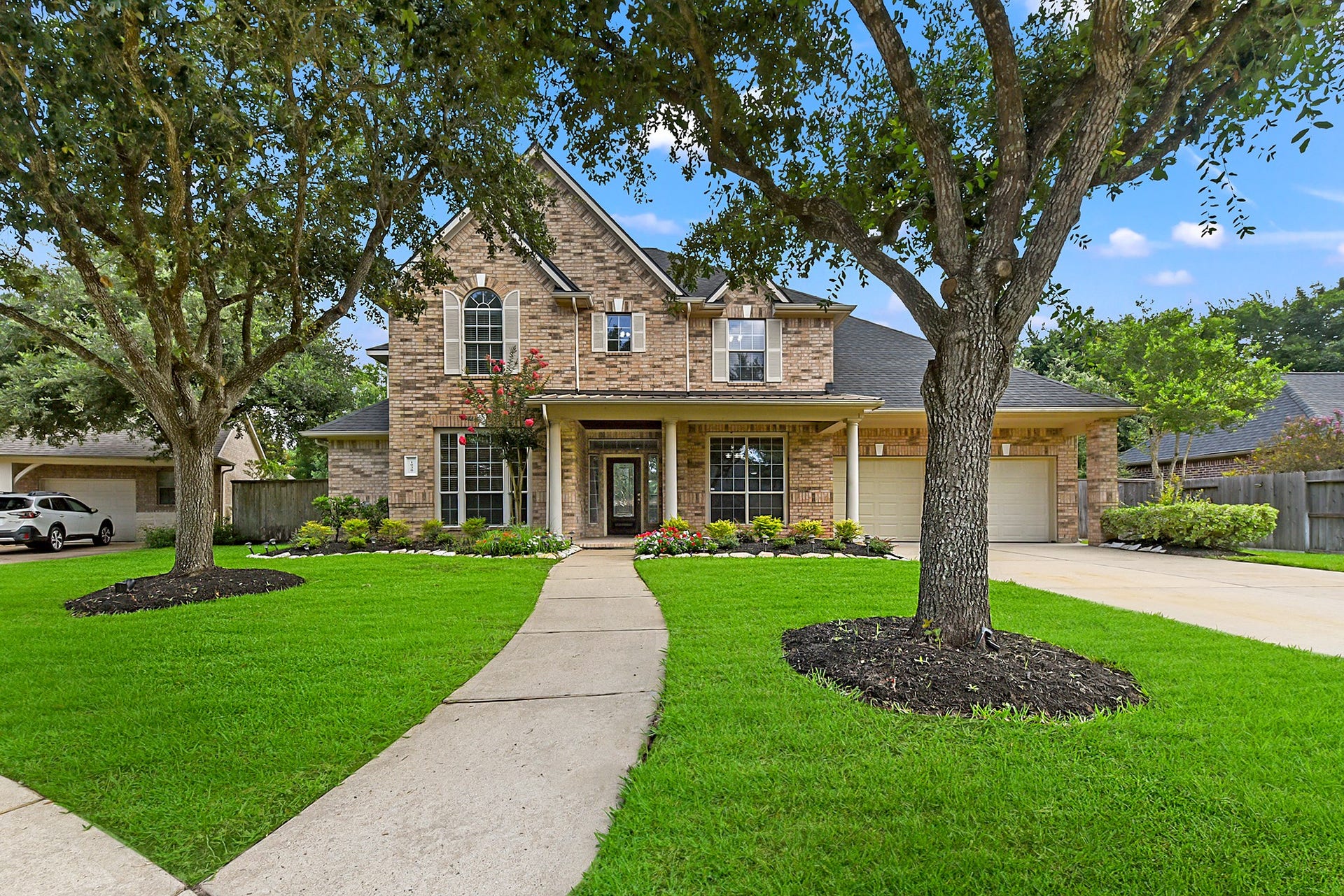 1030 Bayou Vista Court, Katy, TX 77494 Welcome home to this stunning 4-bedroom, 3.5-bath residence, perfectly situated on a spacious greenbelt lot in a quiet cul-de-sac. Featuring many updates throughout, this turnkey home offers the ideal blend of comfort, elegance, and luxury living.
