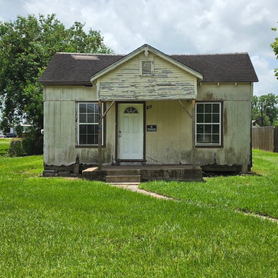 Property photo for 213 W Jackson Street, West Columbia, TX