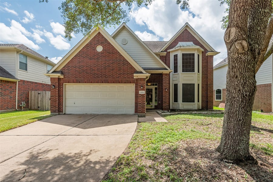 Property photo for 3306 Autumn Forest Drive, Pearland, TX