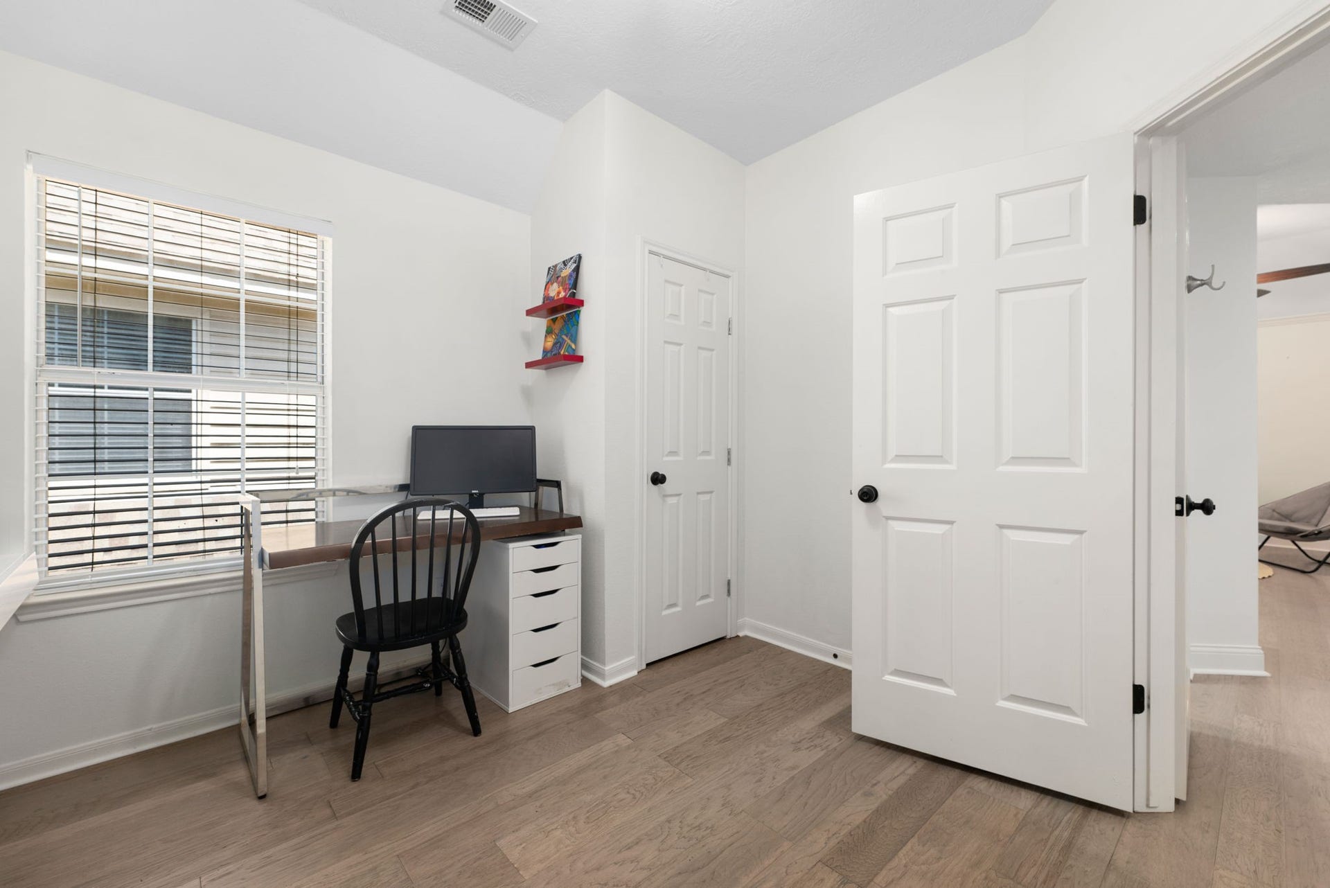 26 Cinnamon Teal Place, The Woodlands, TX 77382 Secondary bedroom on the 2nd floor.