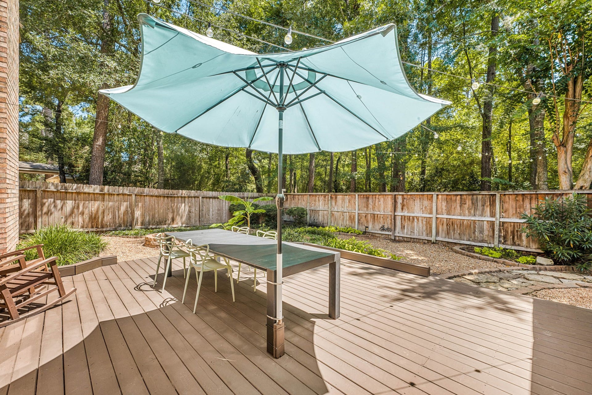26 Cinnamon Teal Place, The Woodlands, TX 77382 Charming backyard.