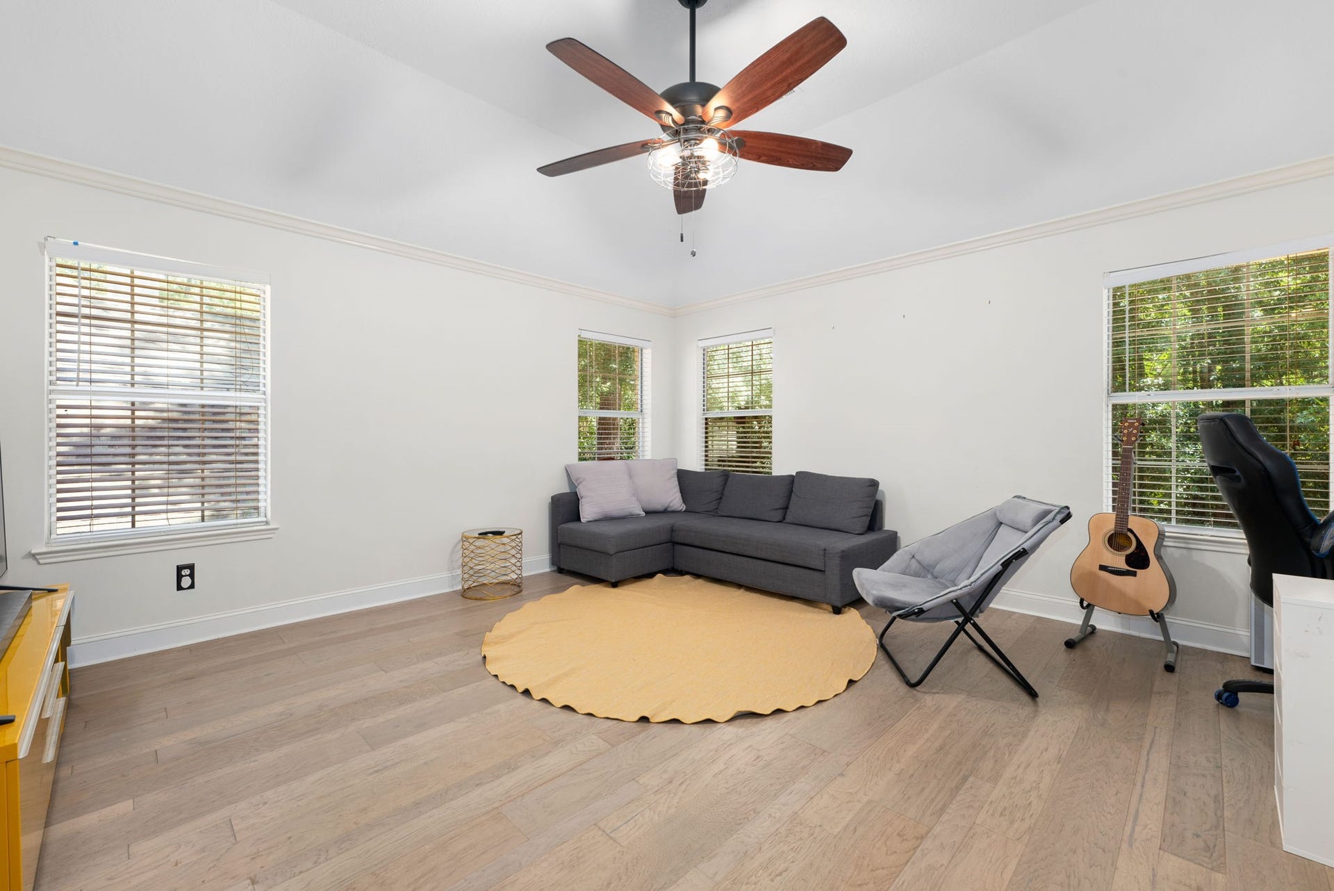 26 Cinnamon Teal Place, The Woodlands, TX 77382 Spacious game room on the 2nd floor. Perfect for relaxation and entertainment.