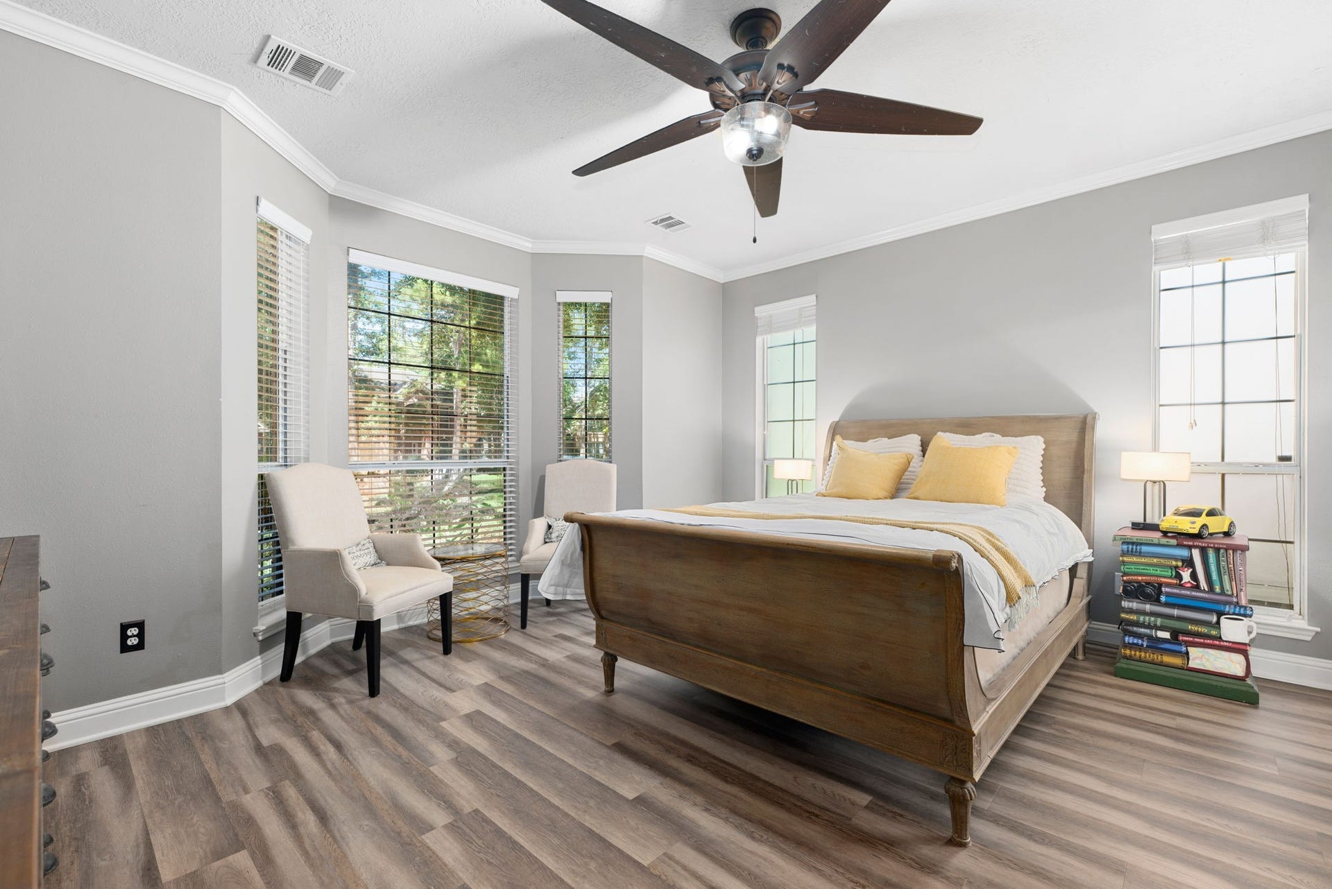 26 Cinnamon Teal Place, The Woodlands, TX 77382 Primary bedroom