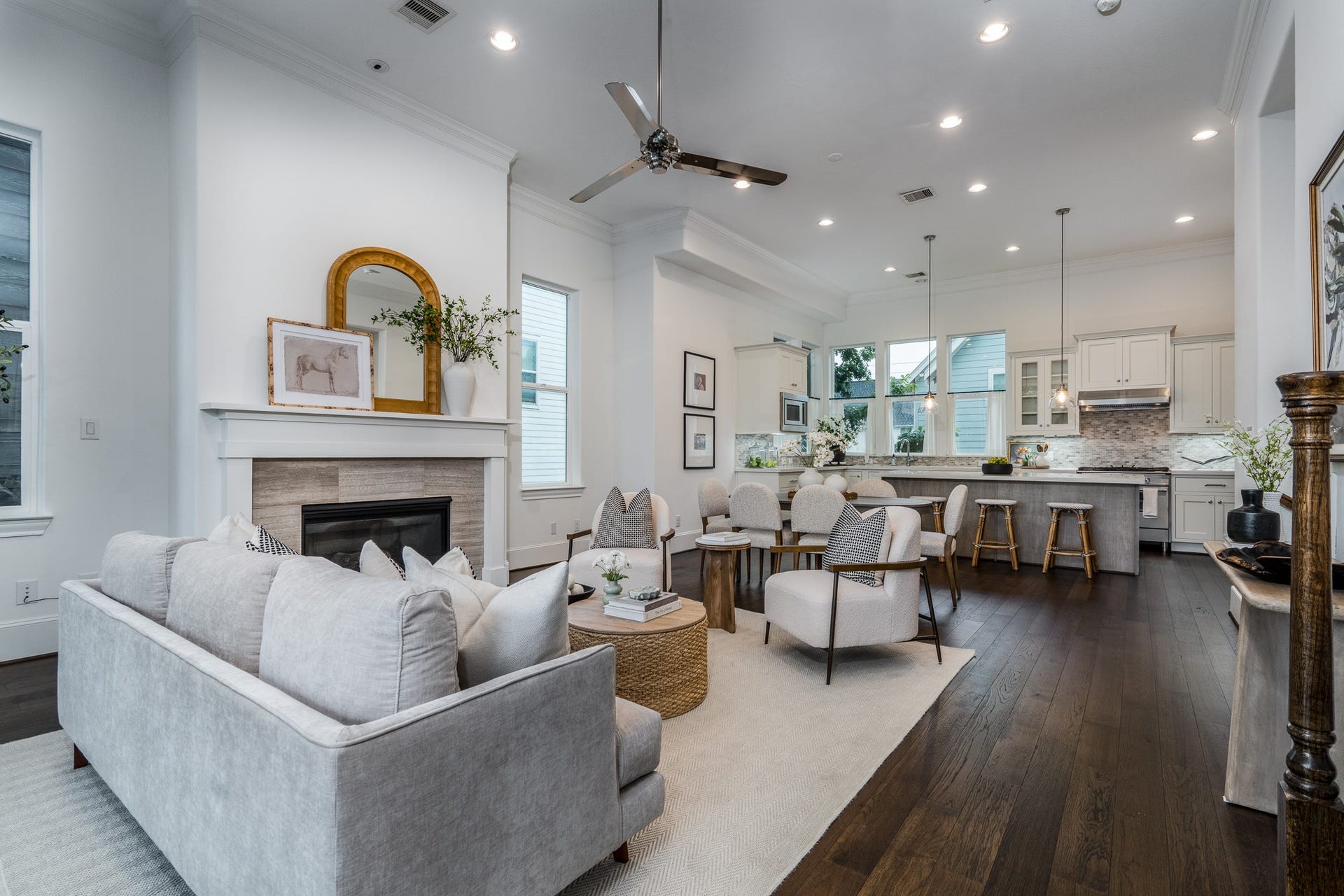 8624 Emnora Lane, Houston, TX 77080 The second floor is wide open for living and dining.