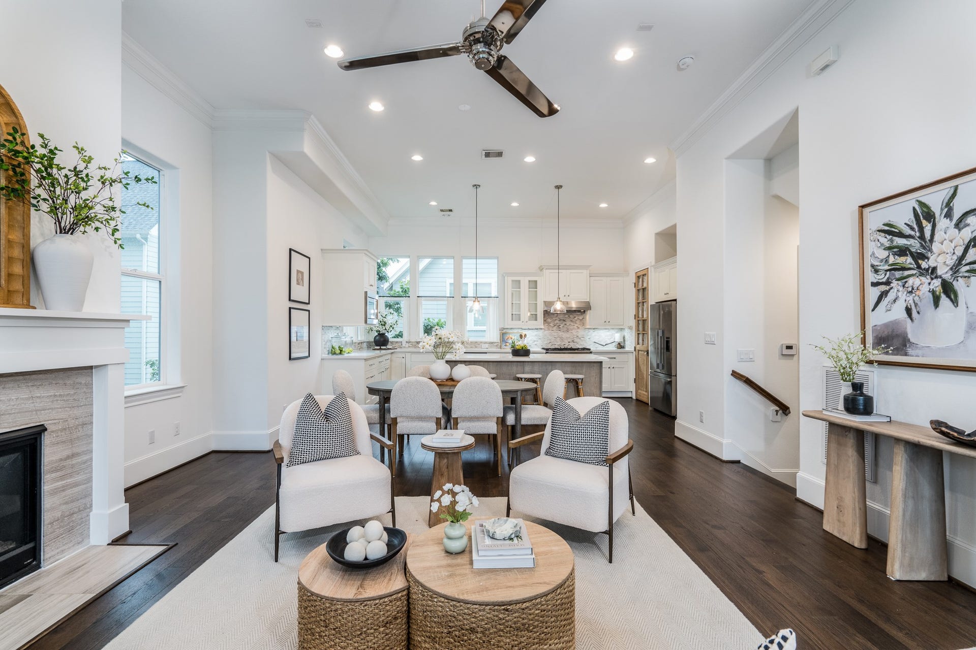 8624 Emnora Lane, Houston, TX 77080 There is so much space for your friends and family to gather.