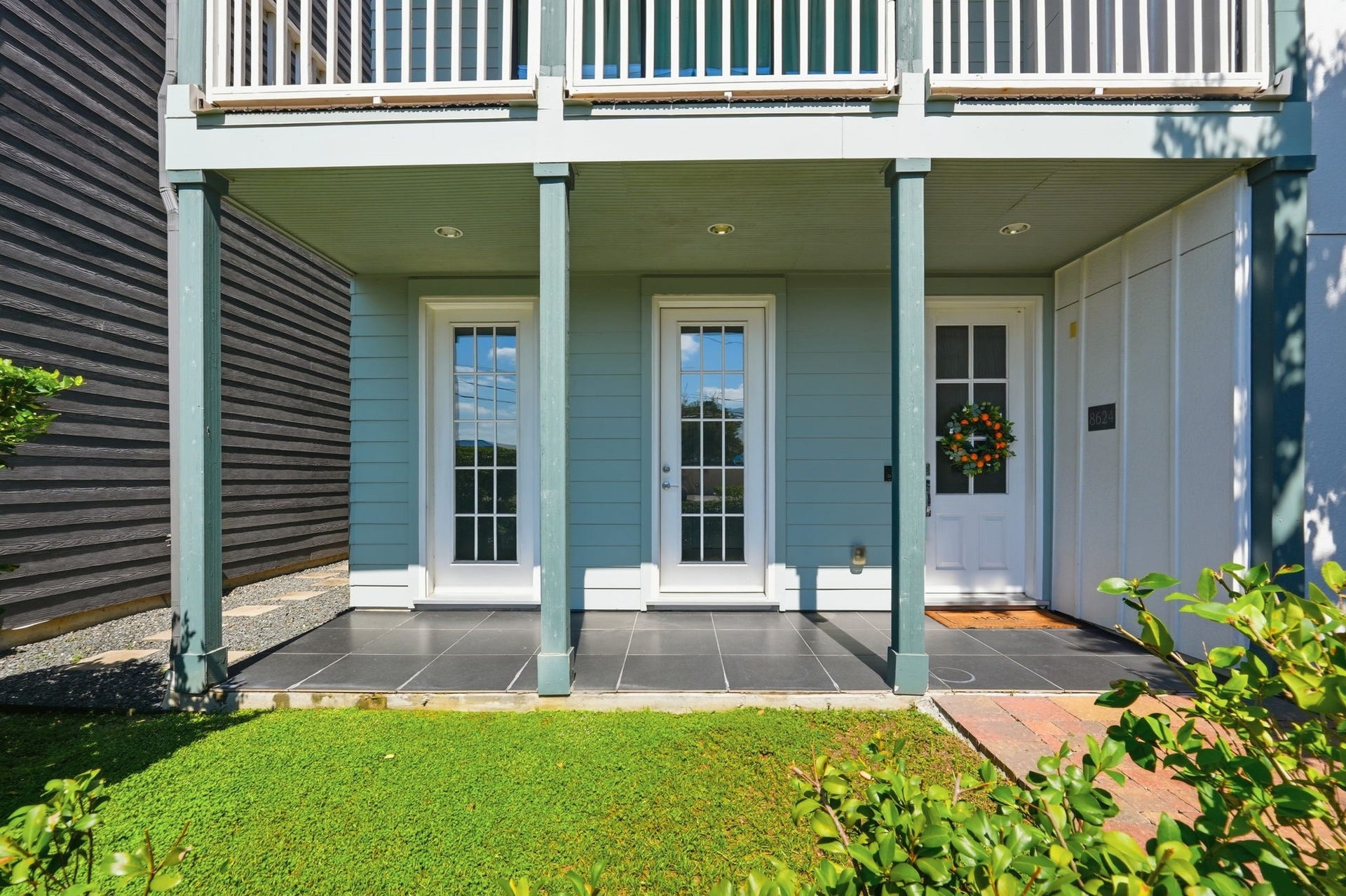 8624 Emnora Lane, Houston, TX 77080 A front porches is reminiscent of years past when people enjoyed spending time outside, enjoying family, friends & fun.