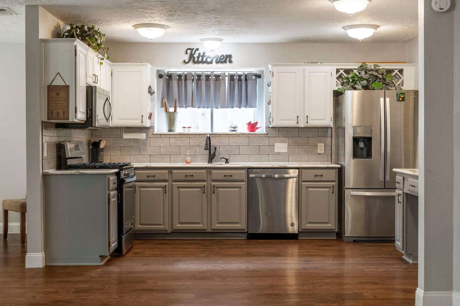 2437 Willow Bend Drive, Richmond, TX 77406 Charming kitchen with modern stainless steel appliances, ample cabinetry, and sleek tile backsplash, creating a warm and inviting space for cooking and entertaining.