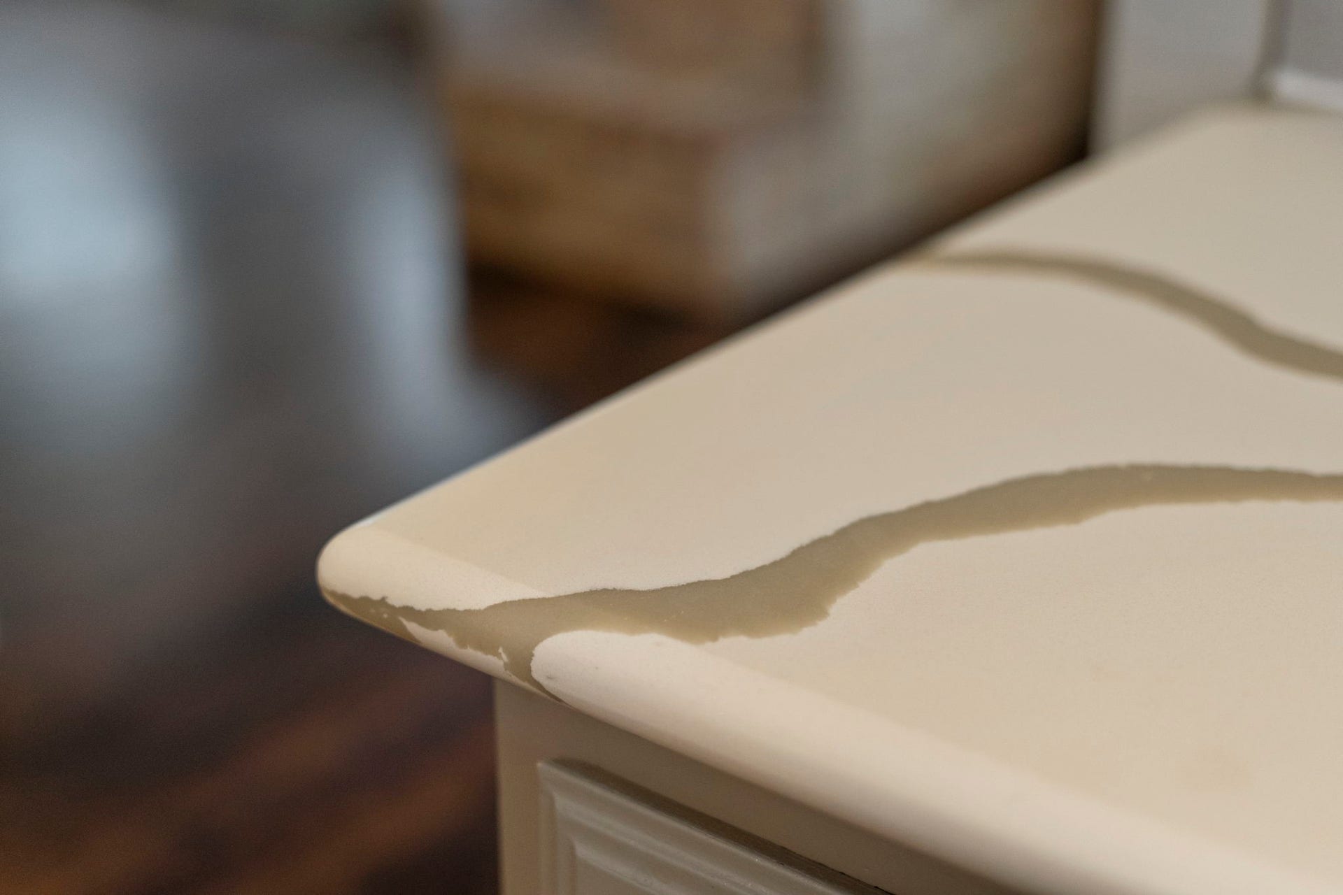 2437 Willow Bend Drive, Richmond, TX 77406 Elegant quartz countertop with smooth edges and subtle veining, adding a touch of sophistication to the kitchen space.
