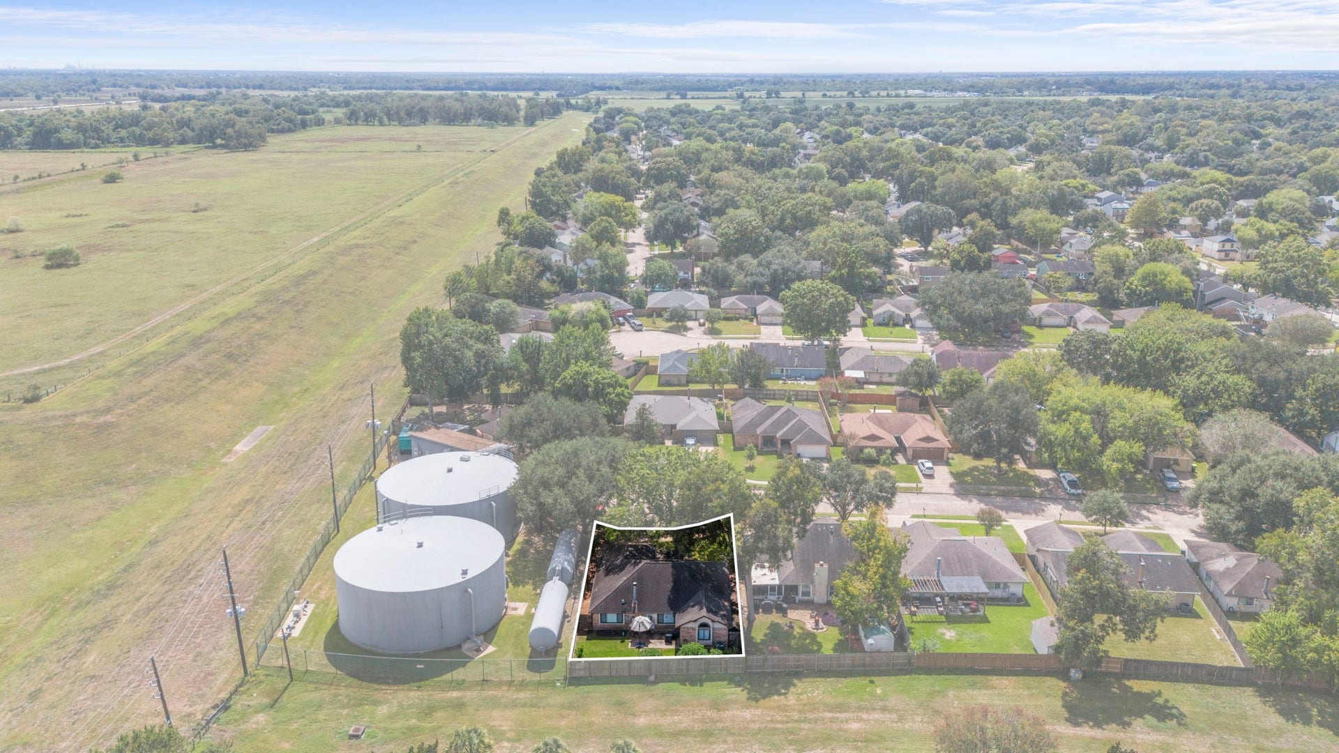 2437 Willow Bend Drive, Richmond, TX 77406 Property provides a peaceful setting. No Back Neighbors or neighbors on one side.