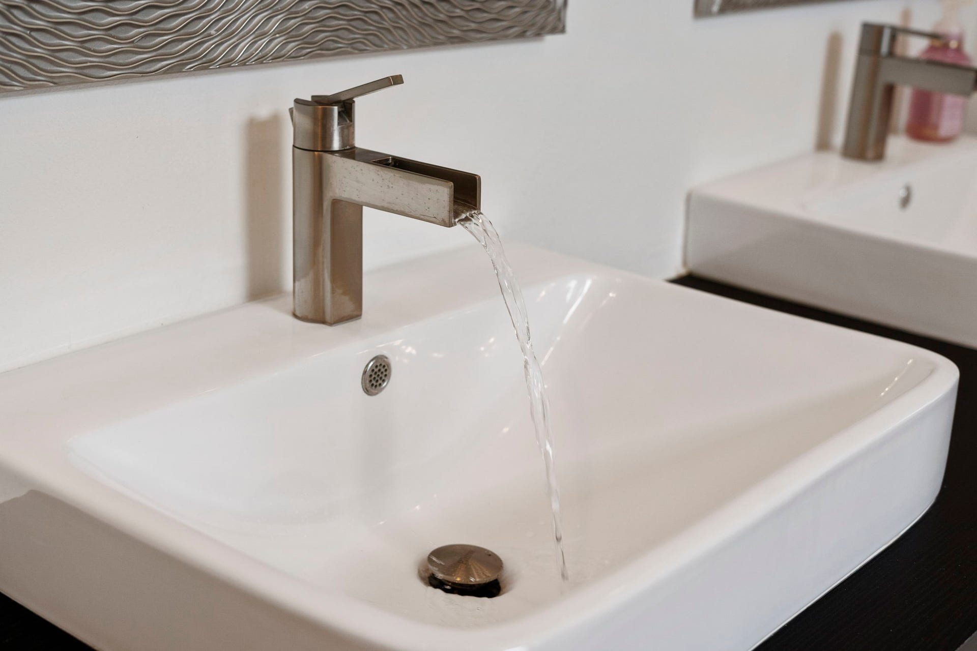 2437 Willow Bend Drive, Richmond, TX 77406 Two modern bathroom sinks with a sleek, contemporary faucet and minimalist design, perfect for a stylish touch in the primary bathroom.