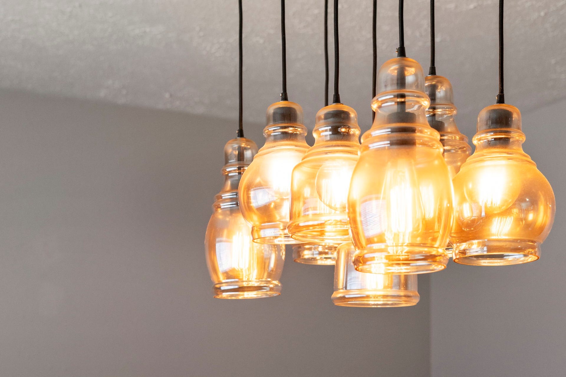 2437 Willow Bend Drive, Richmond, TX 77406 Elegant pendant lighting with warm amber tones adds a cozy, modern touch to dining room.