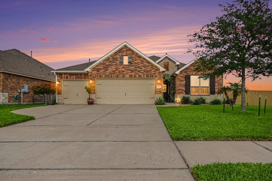 Property photo for 902 White Willow Drive, Texas City, TX