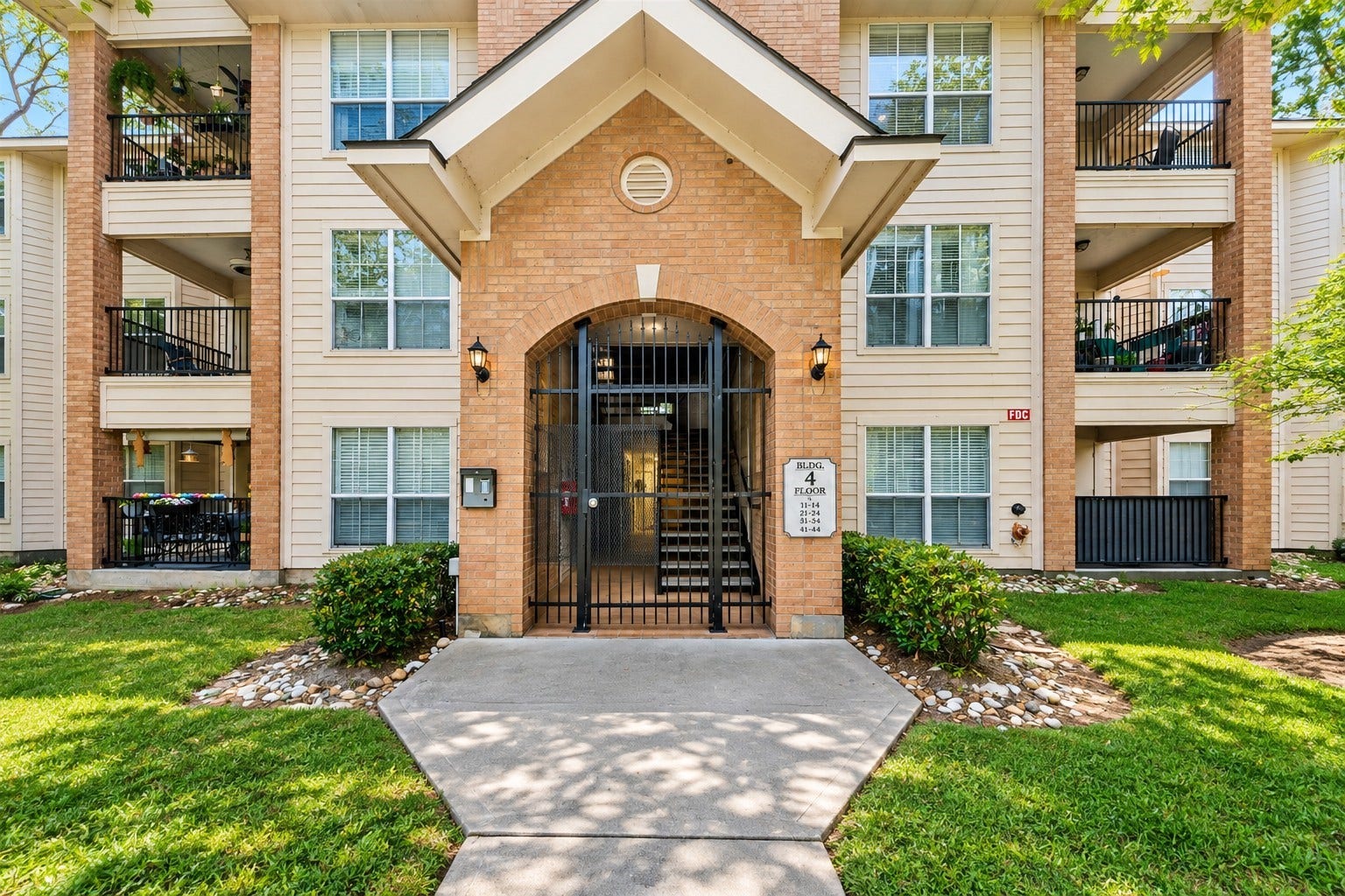 8051 Bay Branch Drive, #423, The Woodlands, TX 77382 Private entry and gated access for added security and convenience.