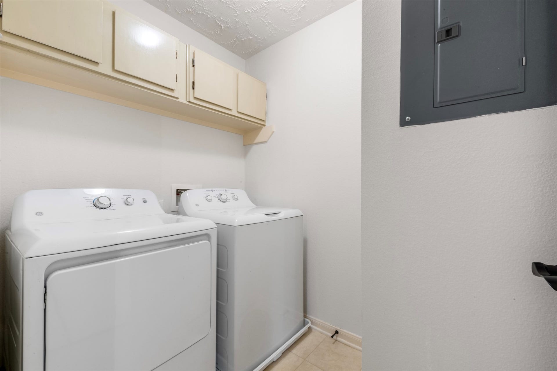 8051 Bay Branch Drive, #423, The Woodlands, TX 77382 Laundry room