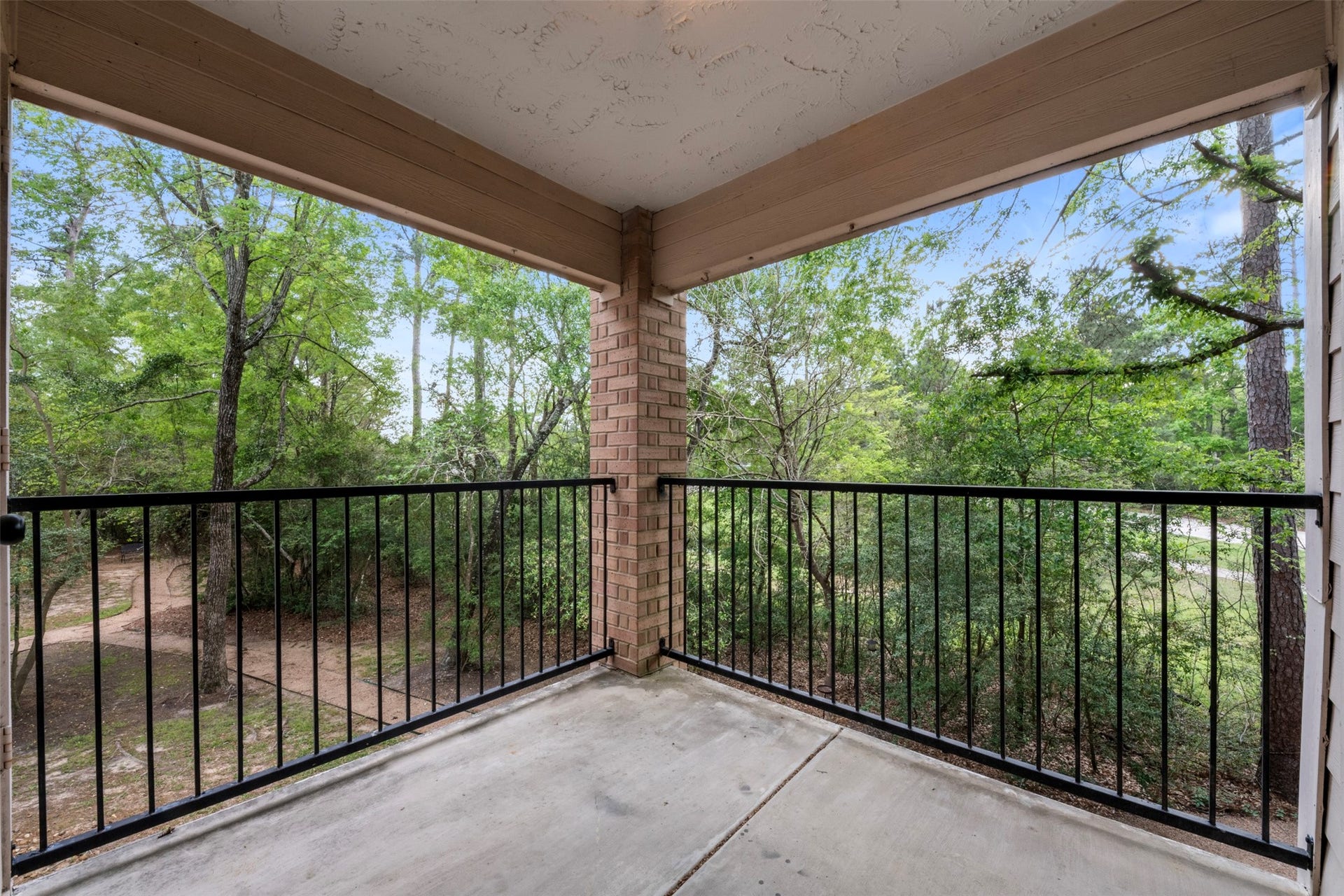 8051 Bay Branch Drive, #423, The Woodlands, TX 77382 Patio space