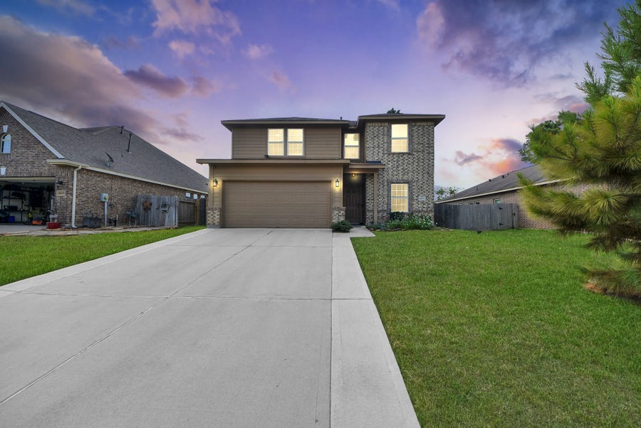 Property photo for 18661 Legend Oaks Drive, Magnolia, TX