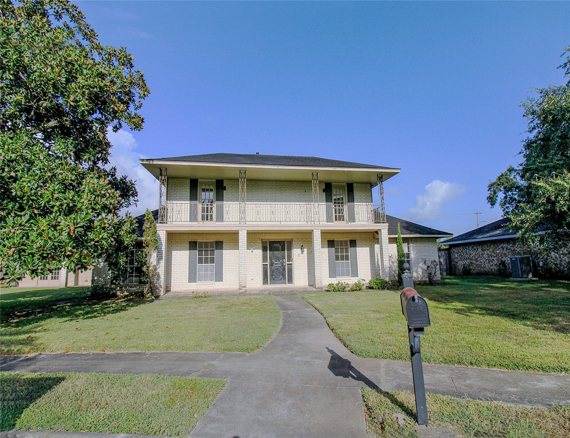 2 Elm Place, Angleton, TX 77515 2 Elm Place, Angleton, TX 77515