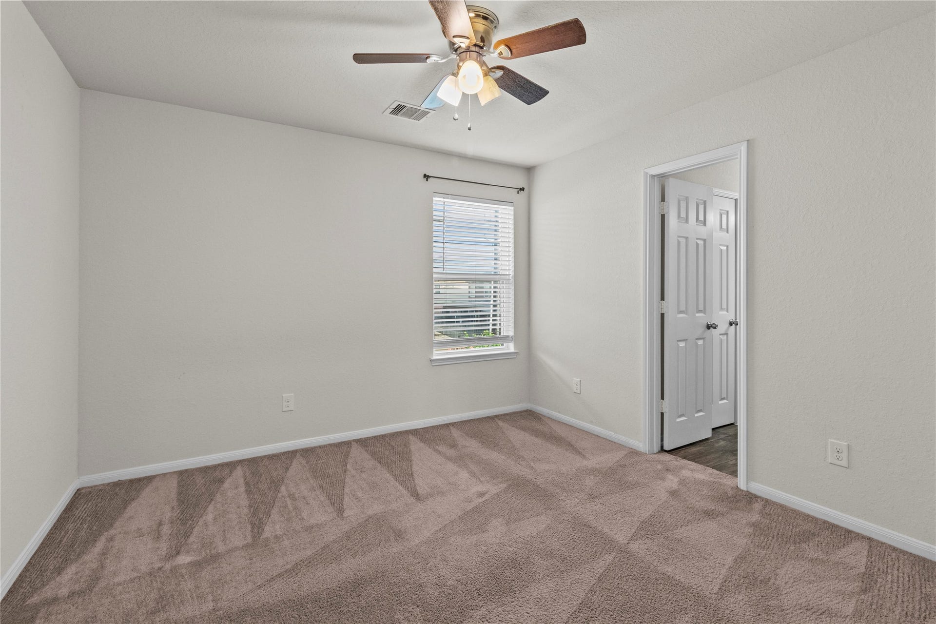 14610 Ruddy Duck Lane, Houston, TX 77049 14610 Ruddy Duck Lane, Houston, TX 77049