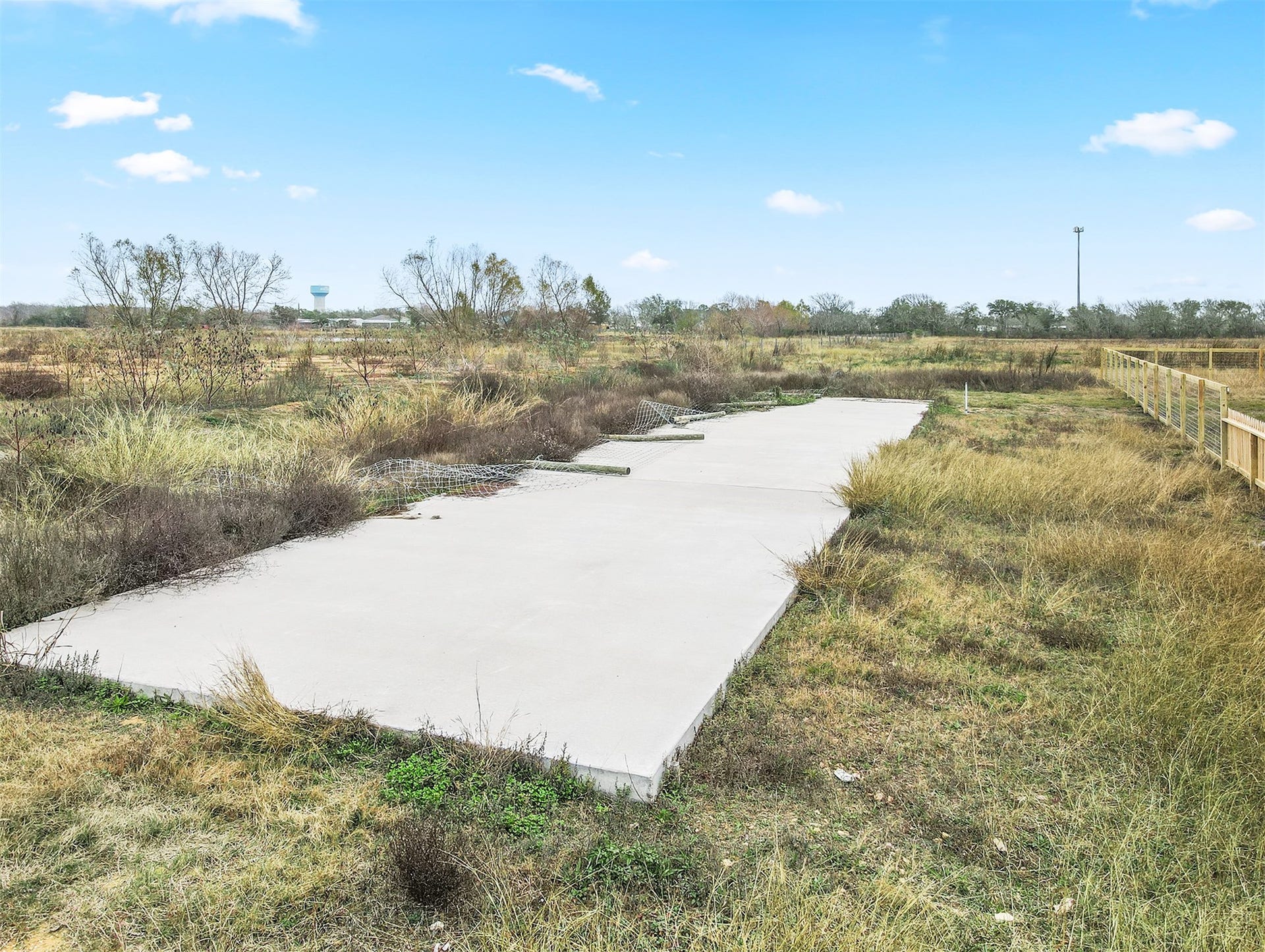 909 26th Street, Dickinson, TX 77539 909 26th Street, Dickinson, TX 77539