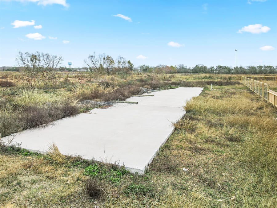Property photo for 909 26th Street, Dickinson, TX