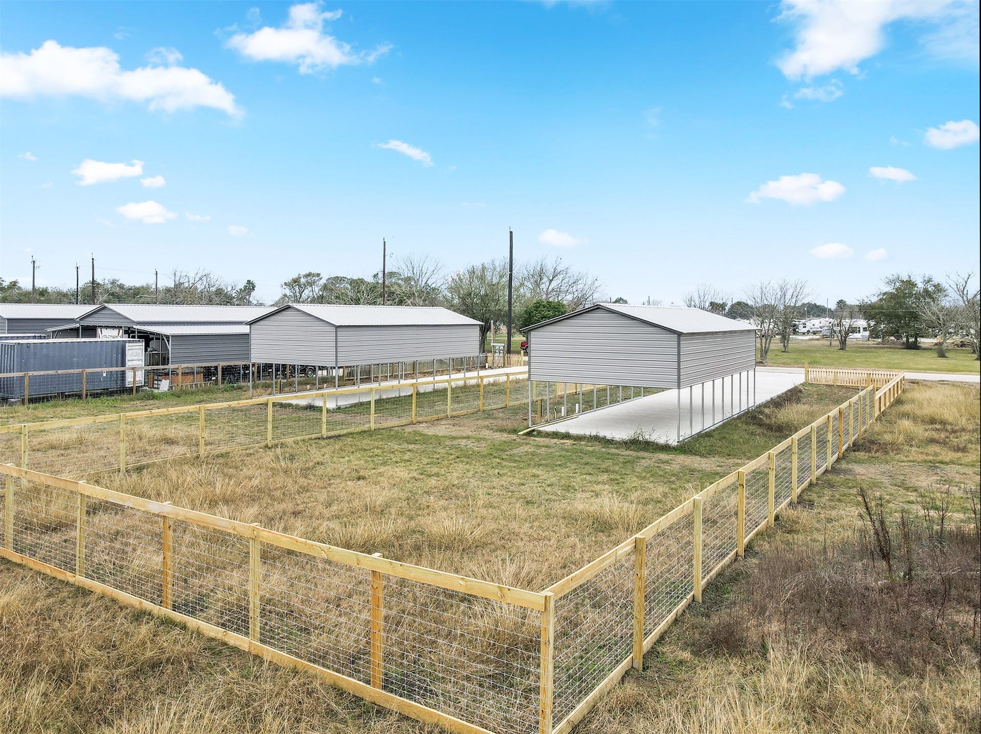909 26th Street, Dickinson, TX 77539 909 26th Street, Dickinson, TX 77539