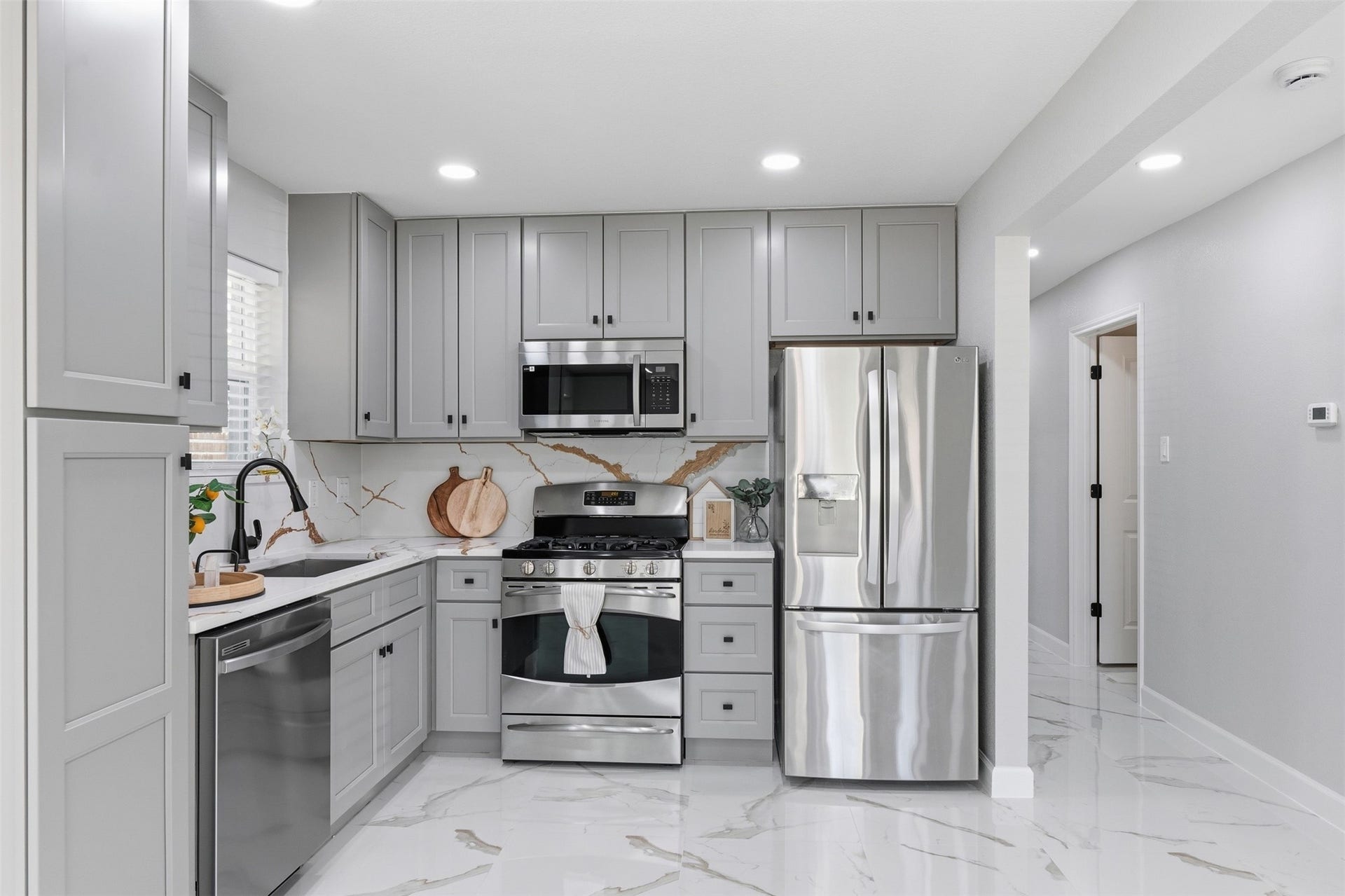 6319 Hopper Road, Houston, TX 77016 6319 Hopper Road, Houston, TX 77016