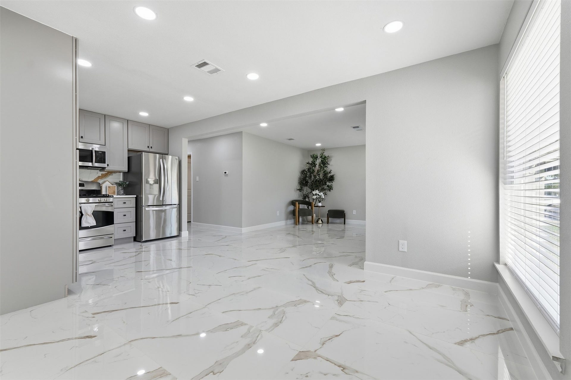 6319 Hopper Road, Houston, TX 77016 6319 Hopper Road, Houston, TX 77016